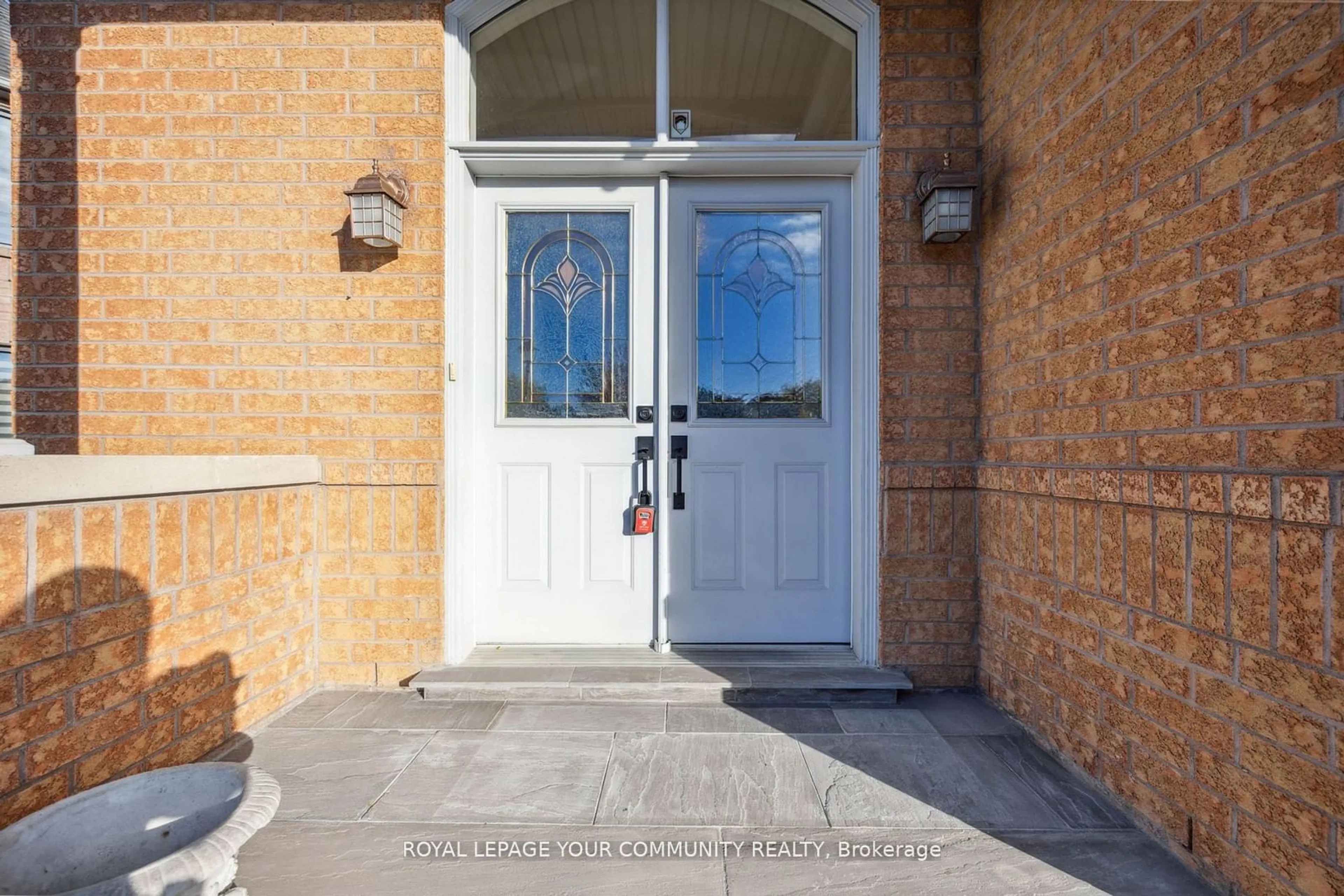 Indoor entryway for 471 Silken Laumann Dr, Newmarket Ontario L3X 2H9