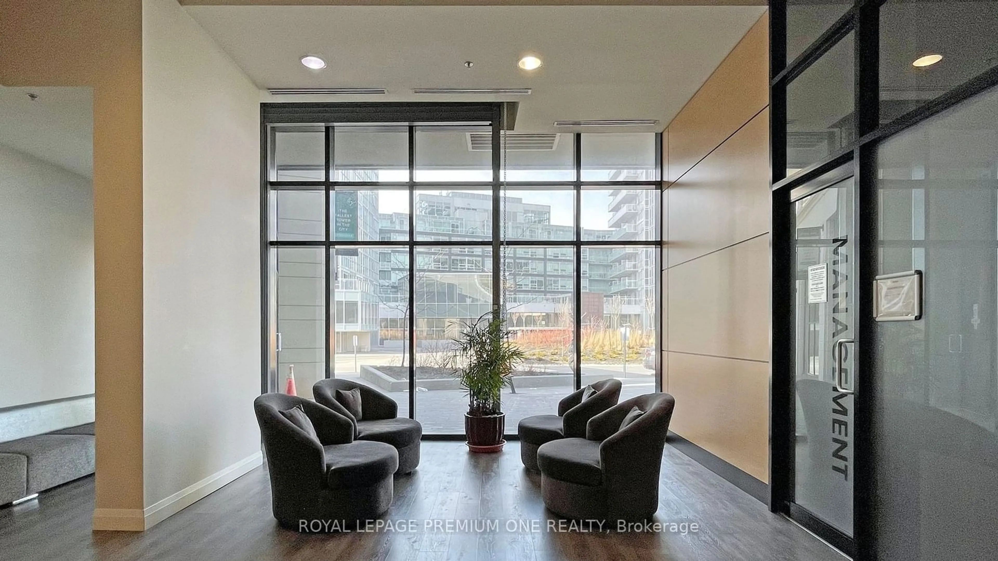 Indoor foyer for 2910 Highway 7 Rd #3207, Vaughan Ontario L4K 0H8