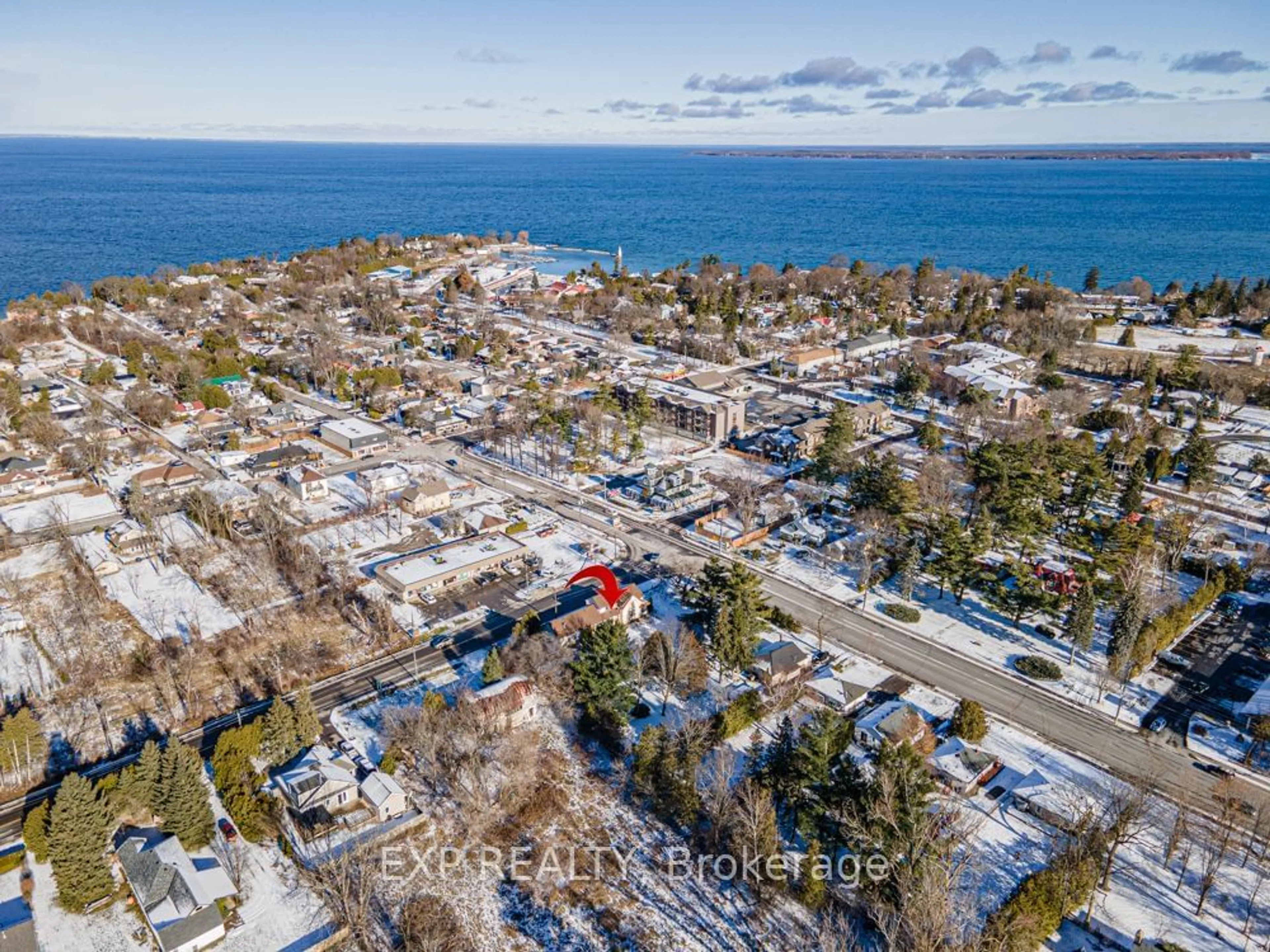 A pic from outside/outdoor area/front of a property/back of a property/a pic from drone, street for 21082 Dalton Rd, Georgina Ontario L0E 1L0