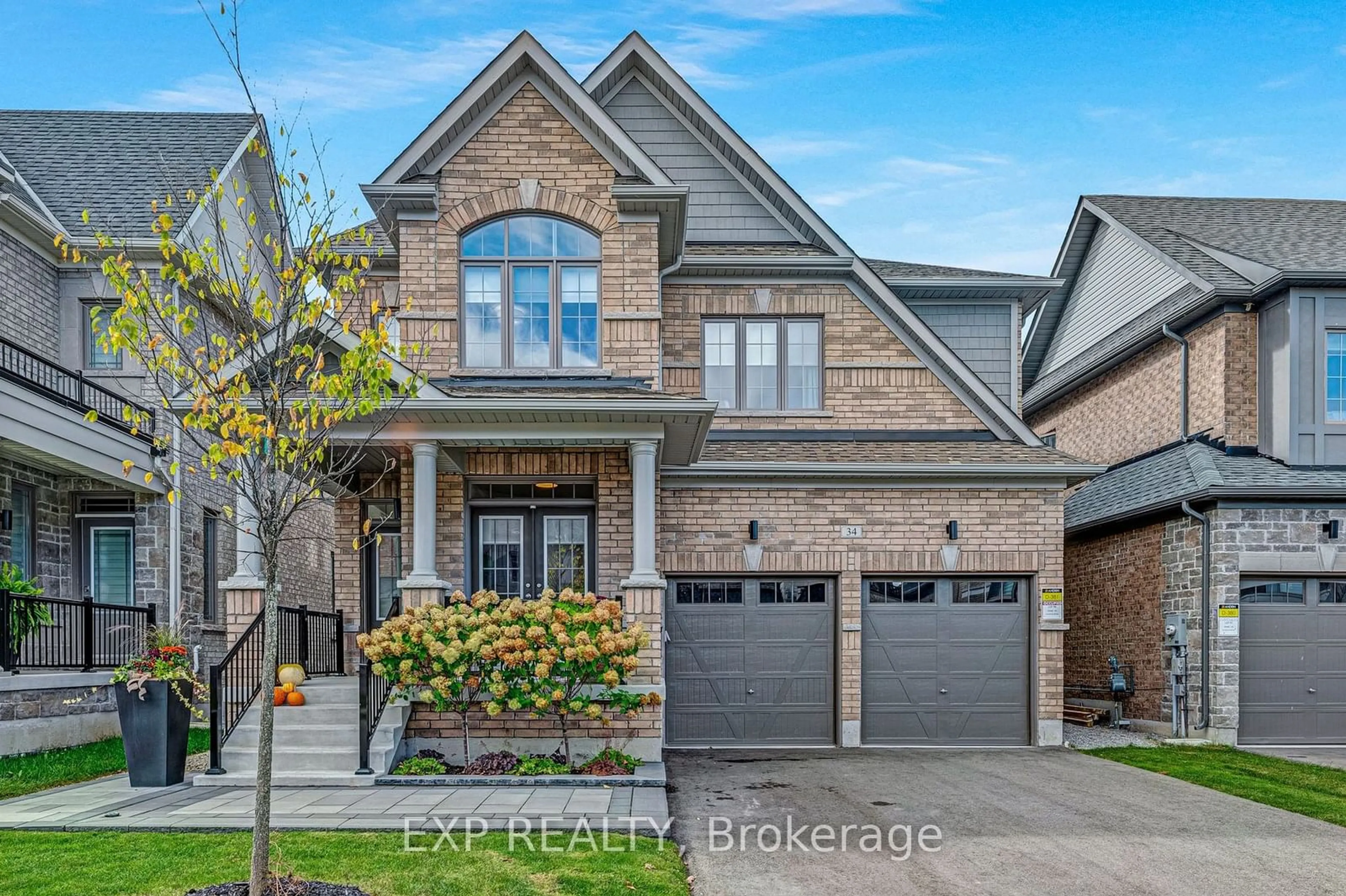 Home with brick exterior material, street for 34 Concert Hill Way, East Gwillimbury Ontario L9N 0W8