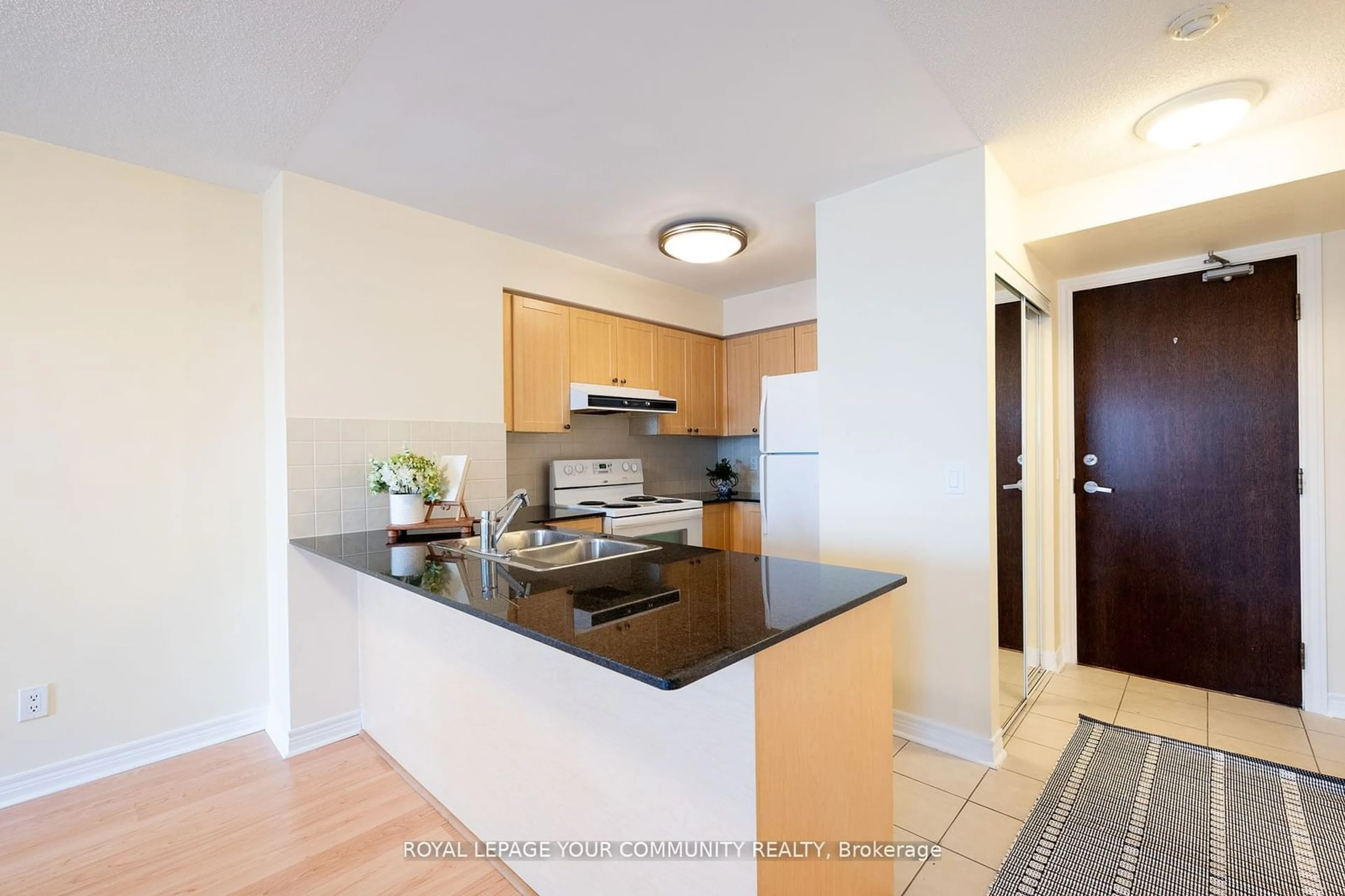 Standard kitchen, unknown for 15 North Park Rd #906, Vaughan Ontario L4J 0A1