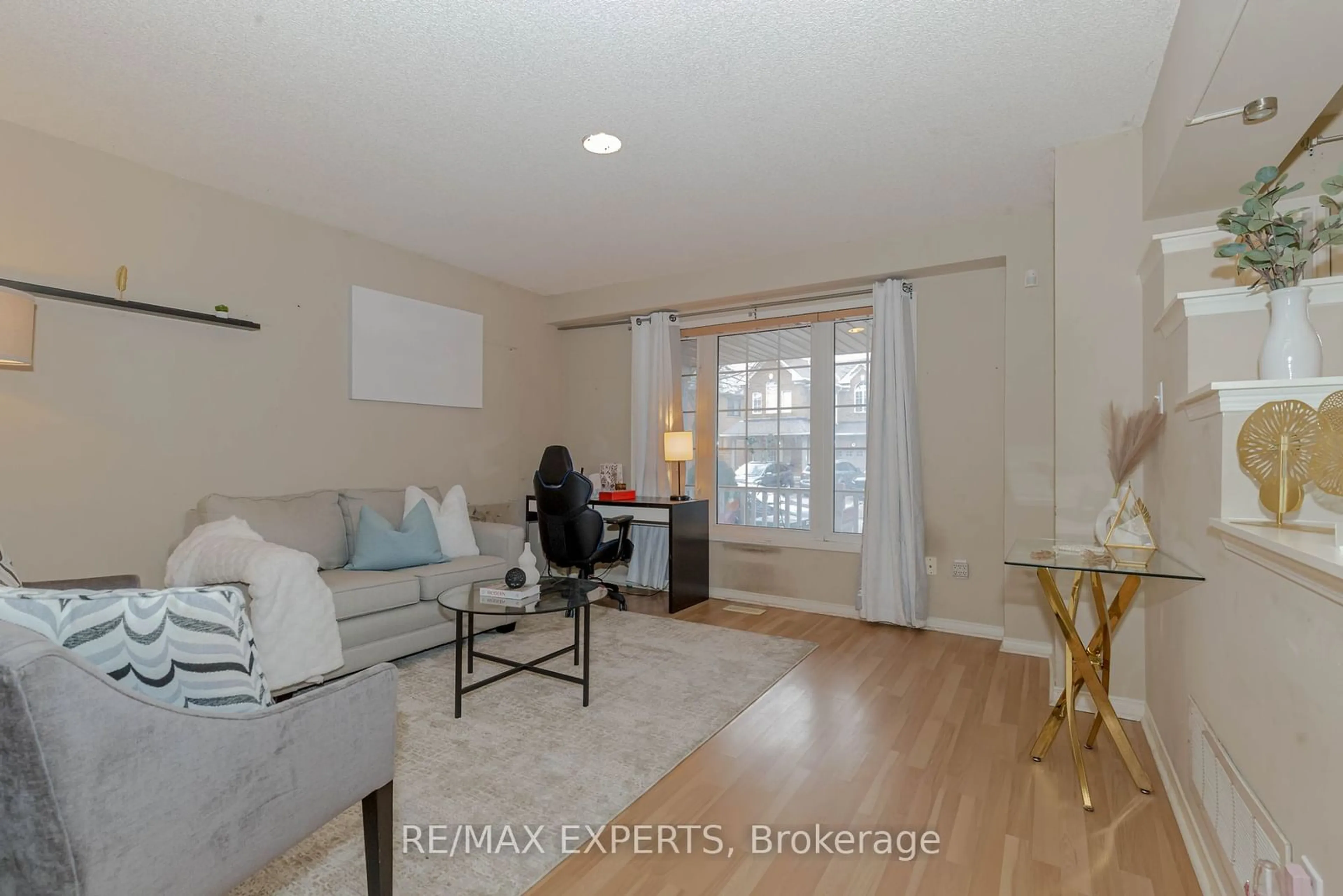 Living room with furniture, wood/laminate floor for 213 Equator Cres, Vaughan Ontario L6A 2Y2