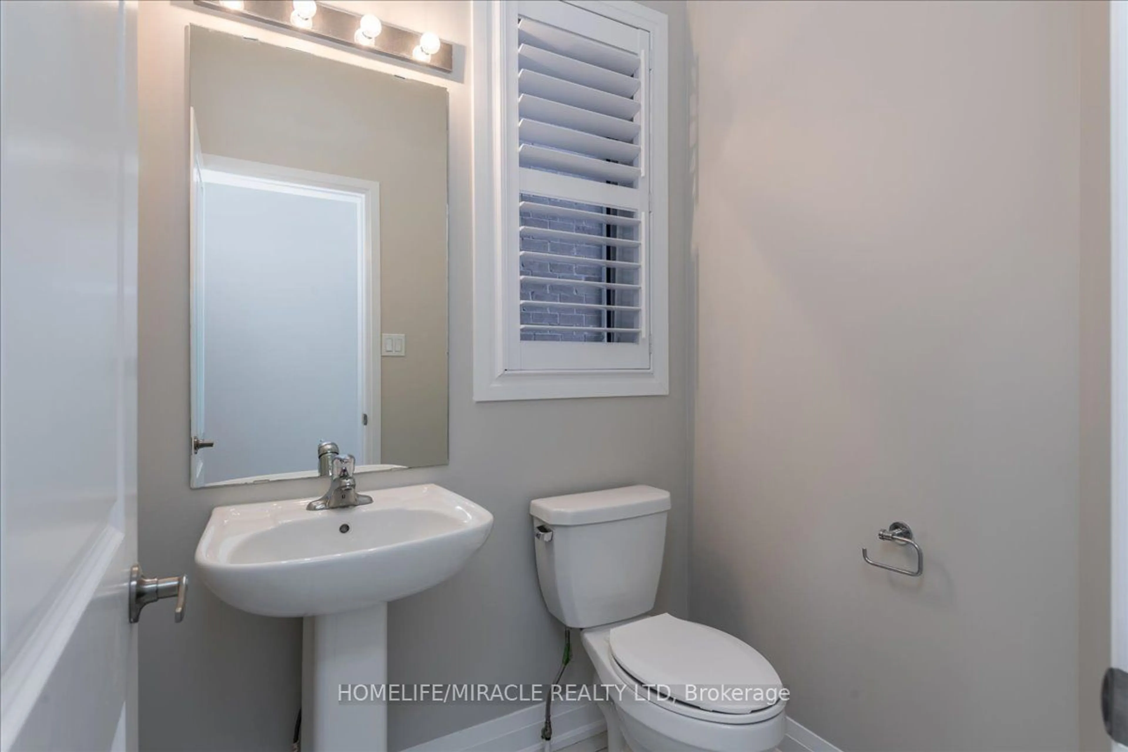 Standard bathroom, ceramic/tile floor for 51 Casserley Cres, New Tecumseth Ontario L0G 1W0