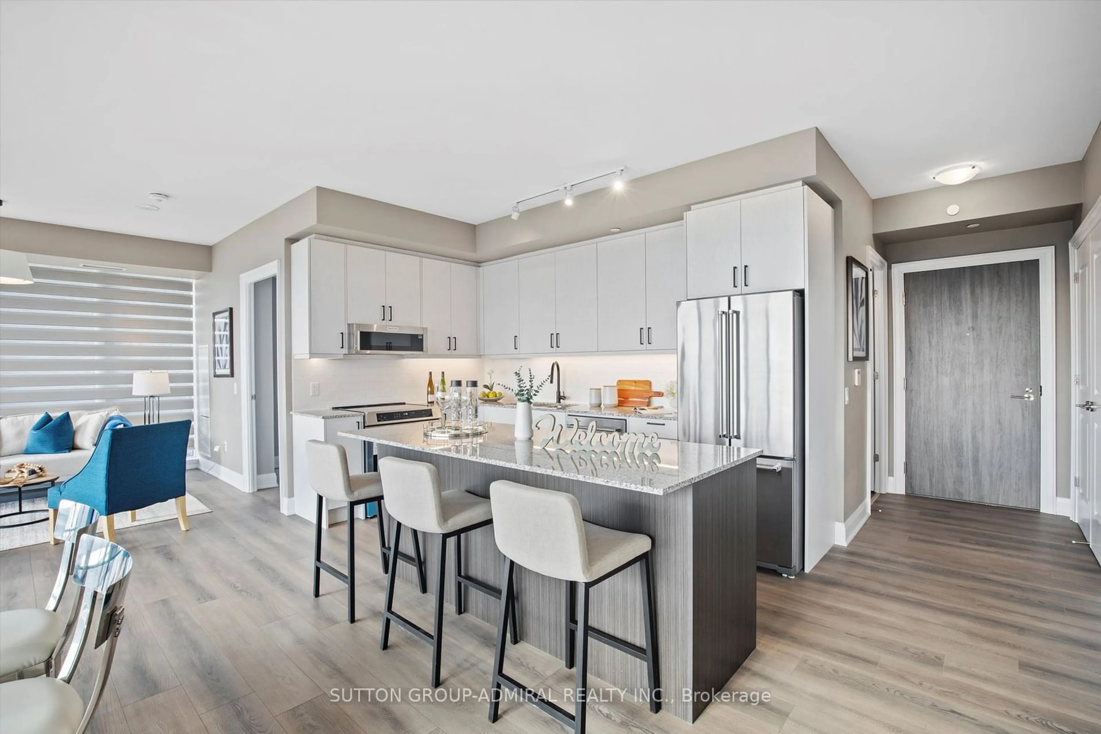 Open concept kitchen, ceramic/tile floor for 20 Gatineau Dr #1207, Vaughan Ontario L4J 0L3