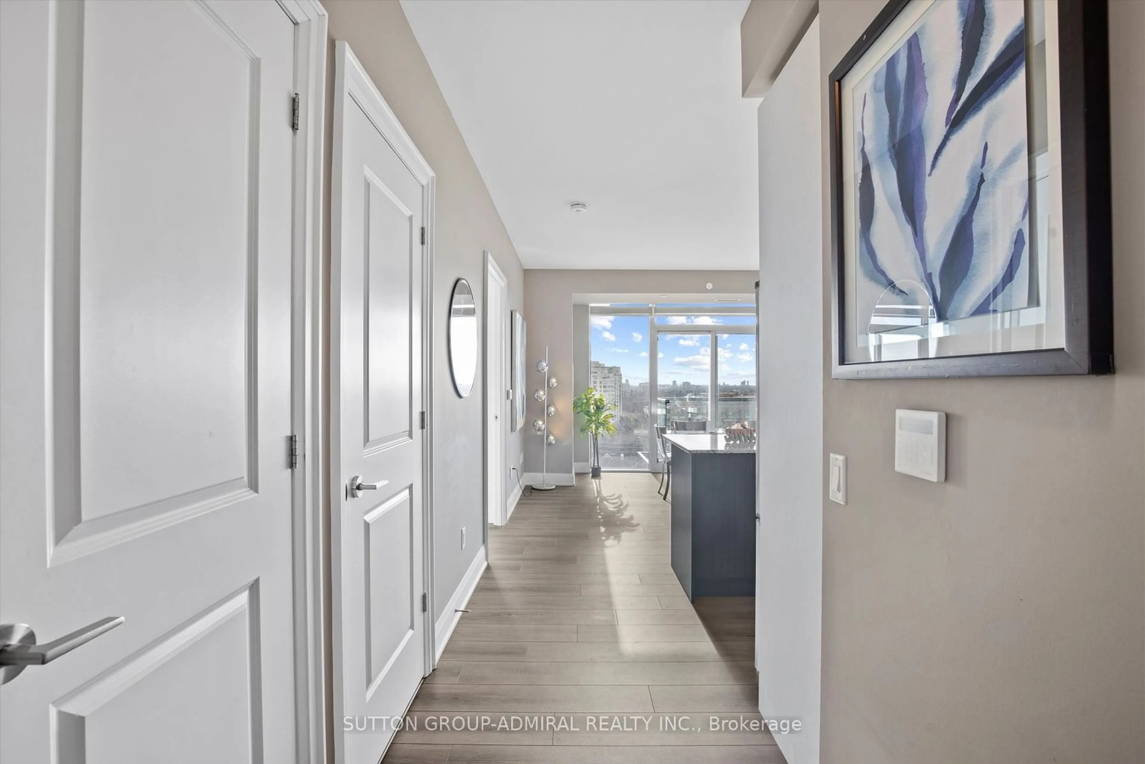 Indoor entryway for 20 Gatineau Dr #1207, Vaughan Ontario L4J 0L3