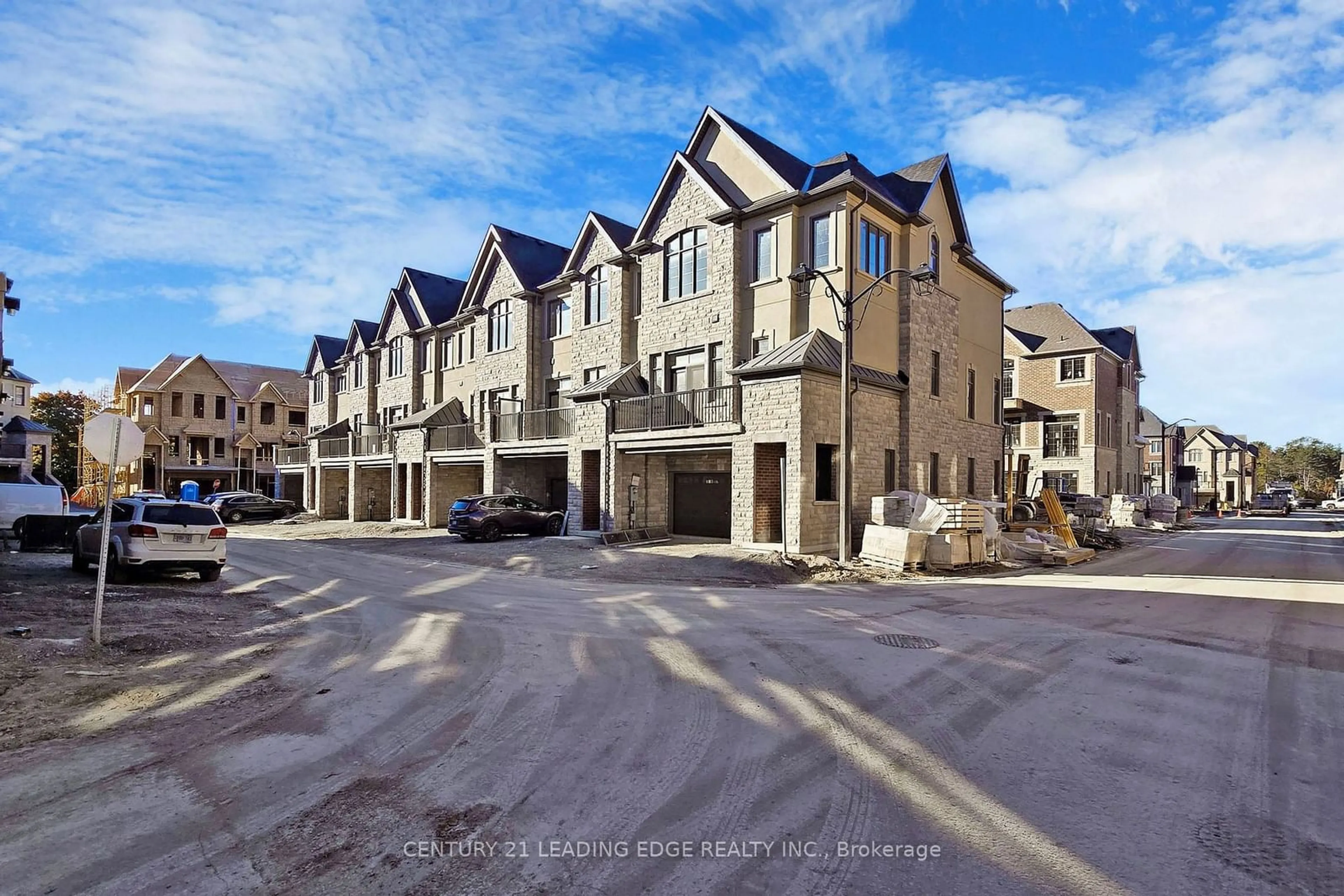 A pic from outside/outdoor area/front of a property/back of a property/a pic from drone, street for 8 SILVERMILLS Lane, Markham Ontario L6C 3L5