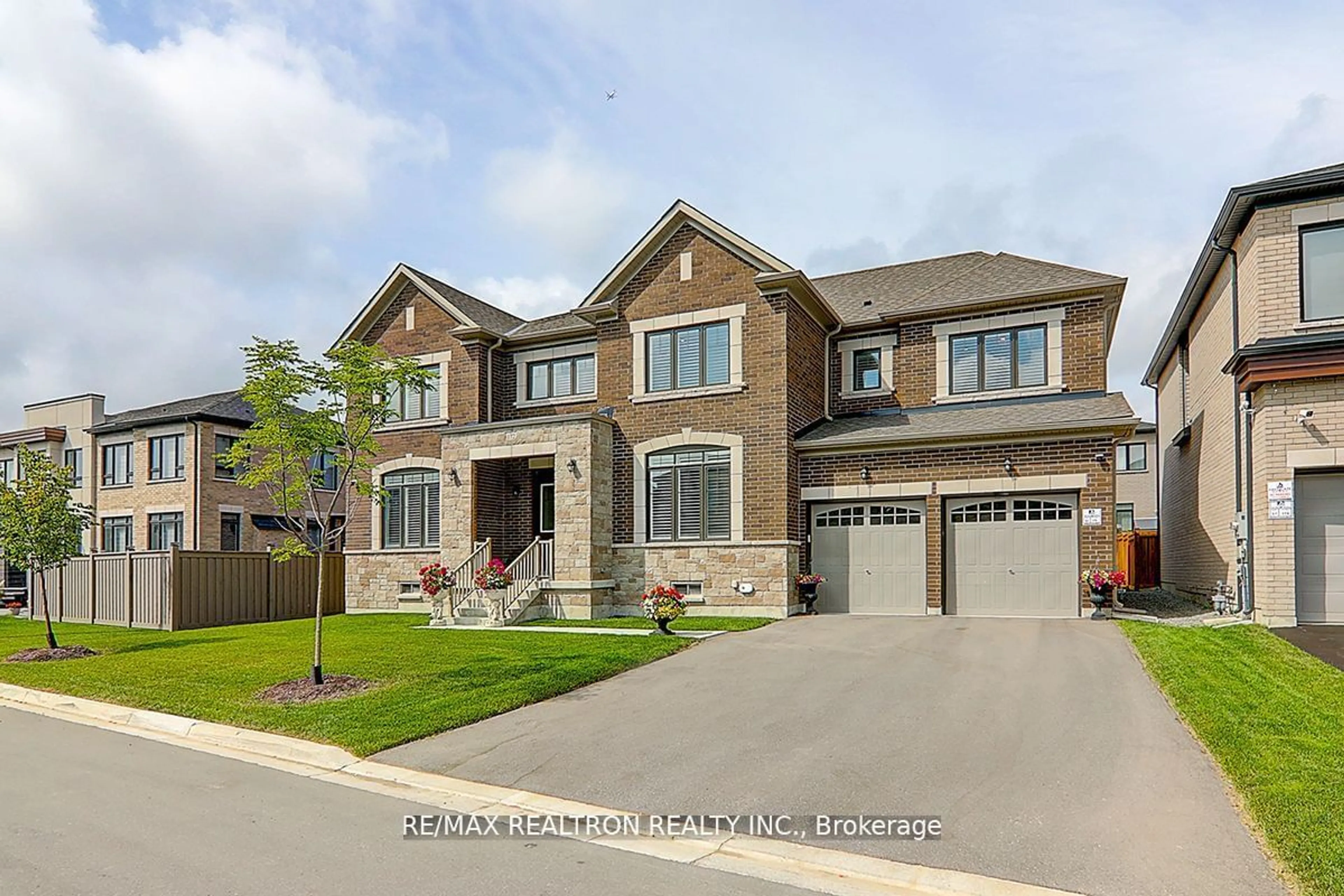 Home with brick exterior material, street for 172 Steam Whistle Dr, Whitchurch-Stouffville Ontario L4A 4X5