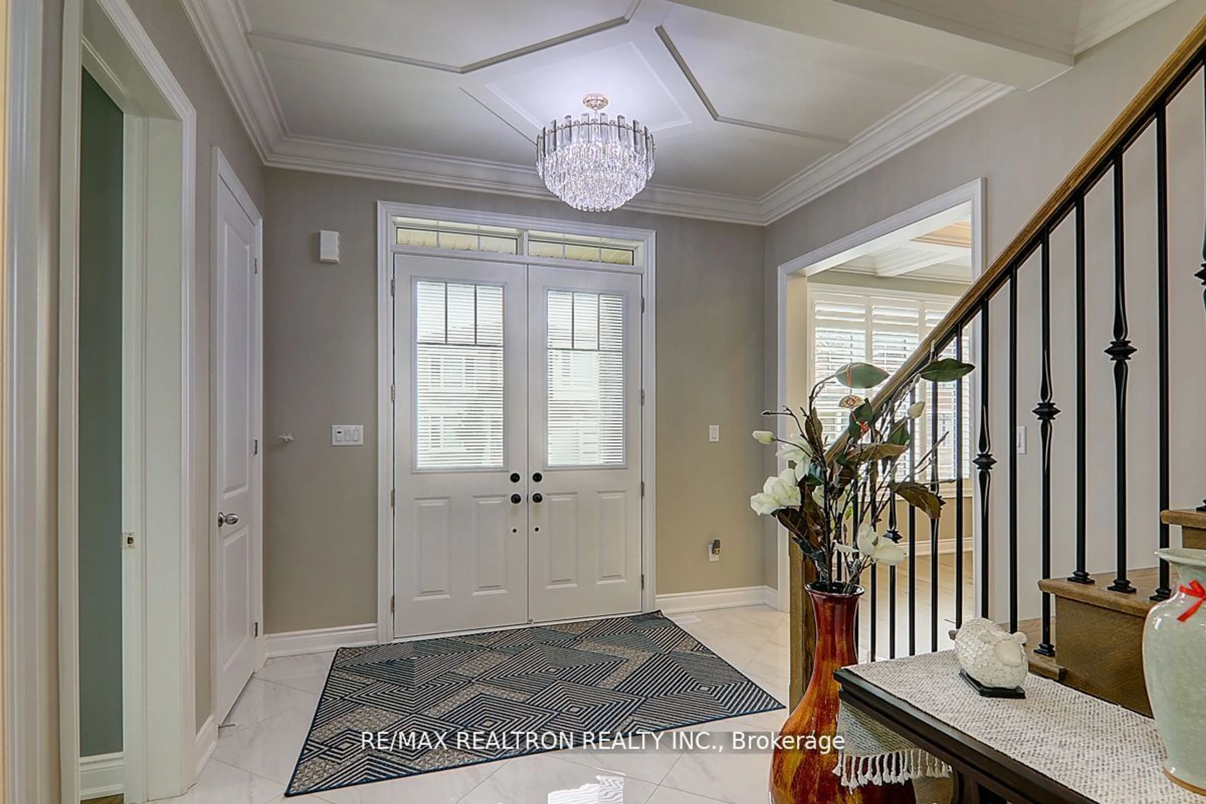 Indoor entryway for 172 Steam Whistle Dr, Whitchurch-Stouffville Ontario L4A 4X5