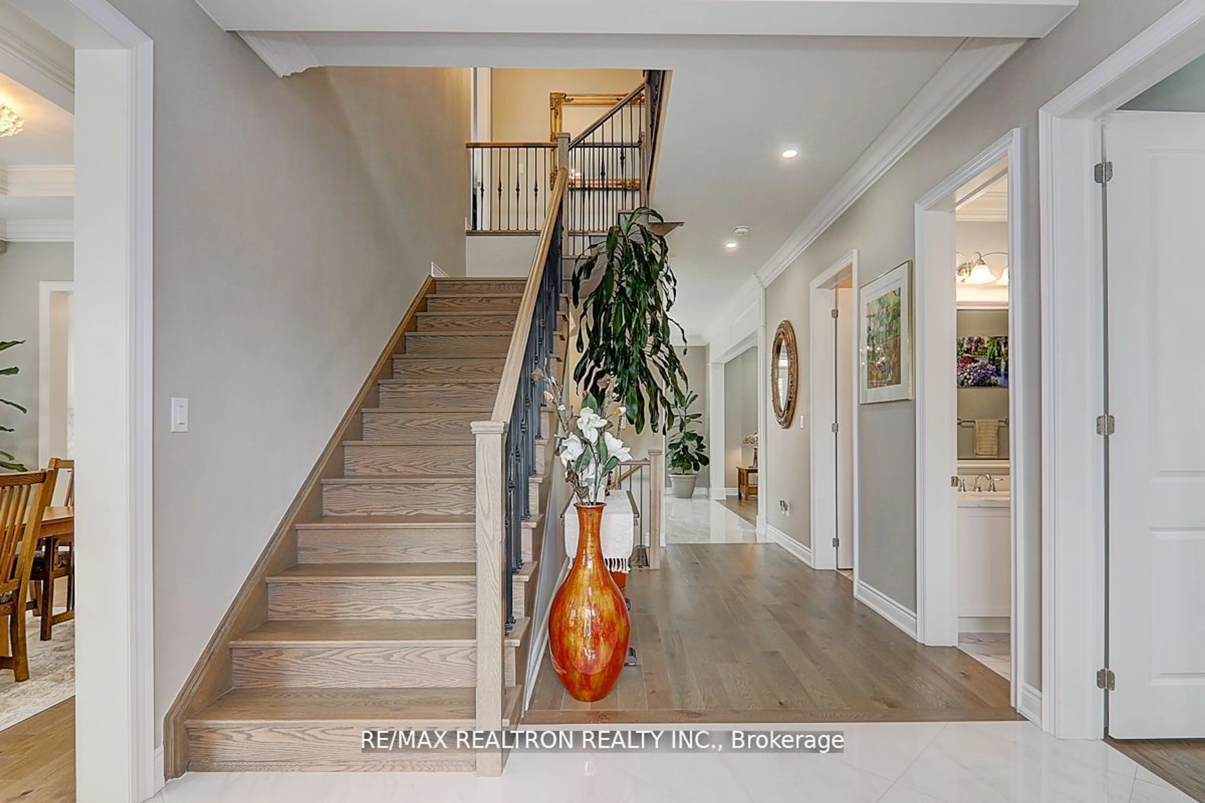 Indoor entryway for 172 Steam Whistle Dr, Whitchurch-Stouffville Ontario L4A 4X5