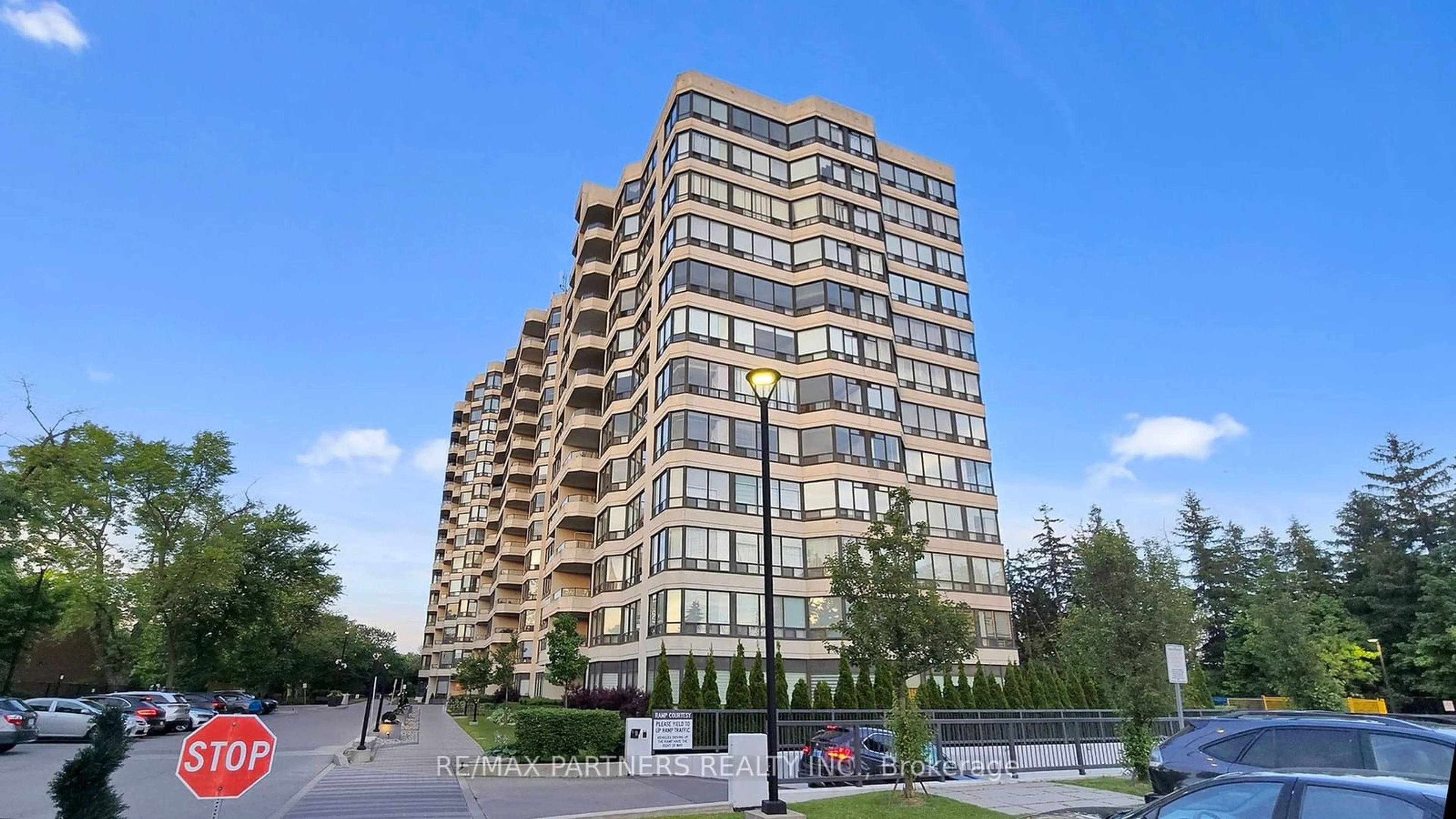 Unknown for 8501 Bayview Ave #907, Richmond Hill Ontario L4B 3J7