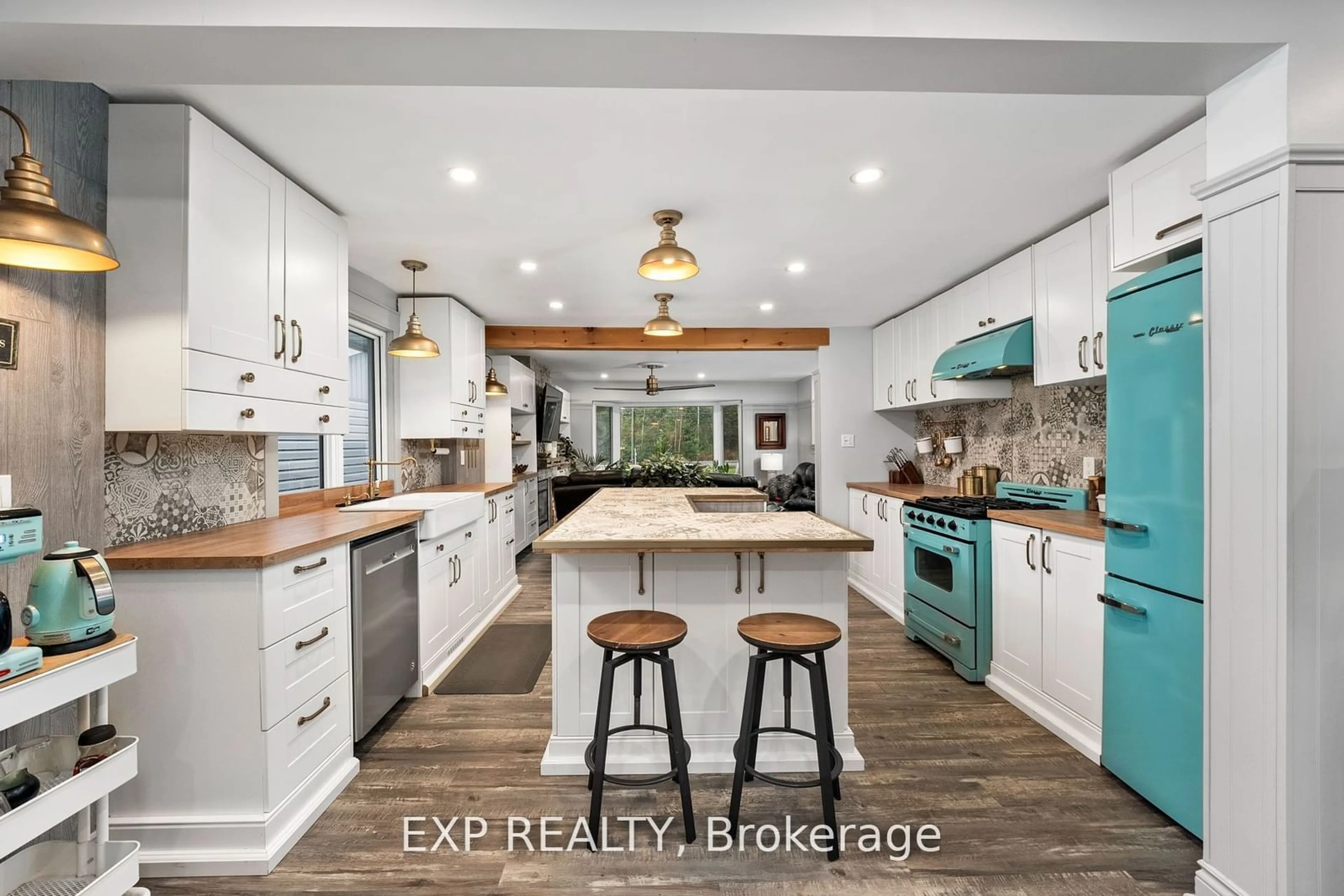 Open concept kitchen, unknown for 26832 Park Rd, Georgina Ontario L0E 1R0