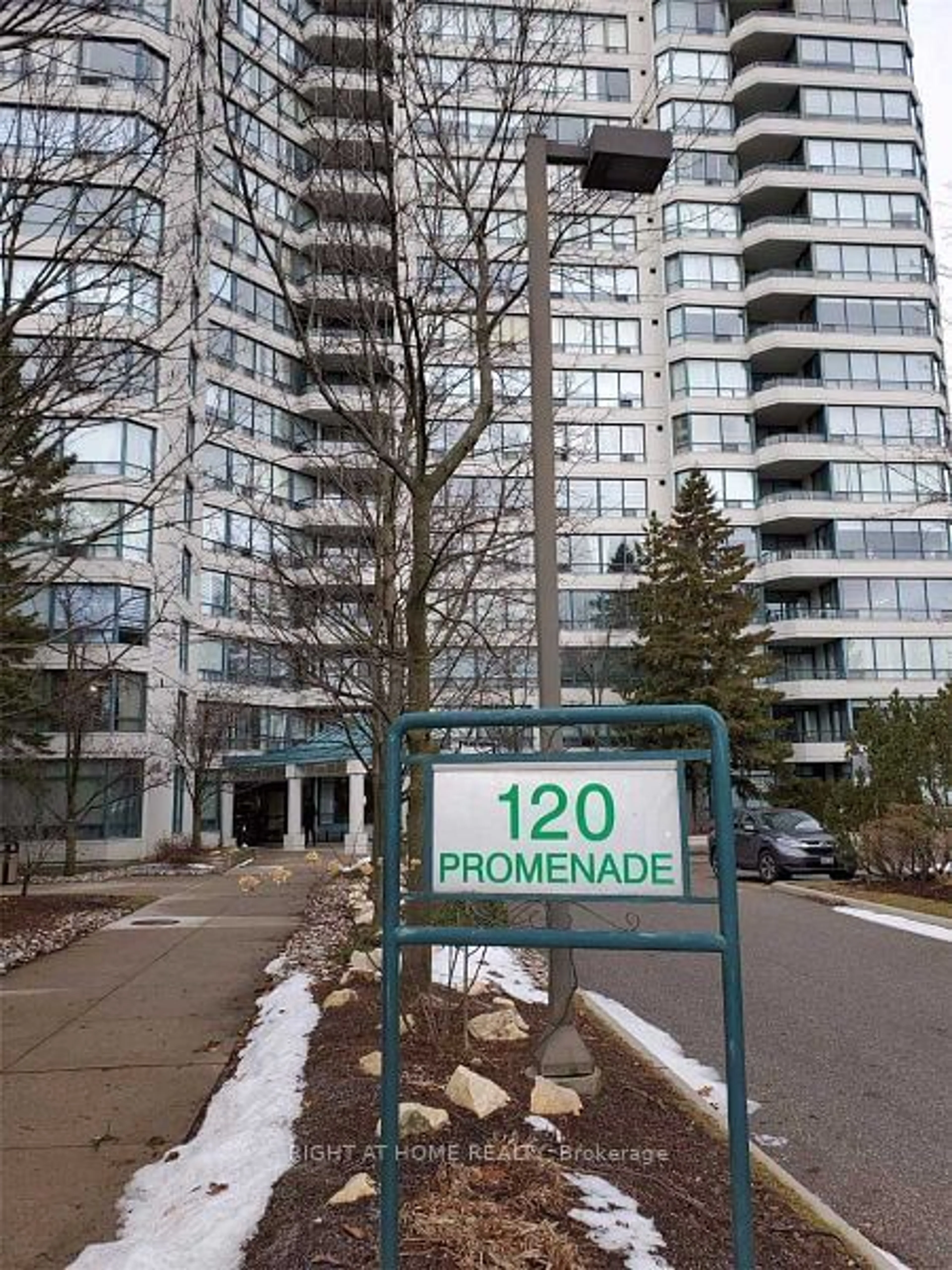 Indoor foyer for 120 Promenade Circ #1001, Vaughan Ontario L4J 7W9