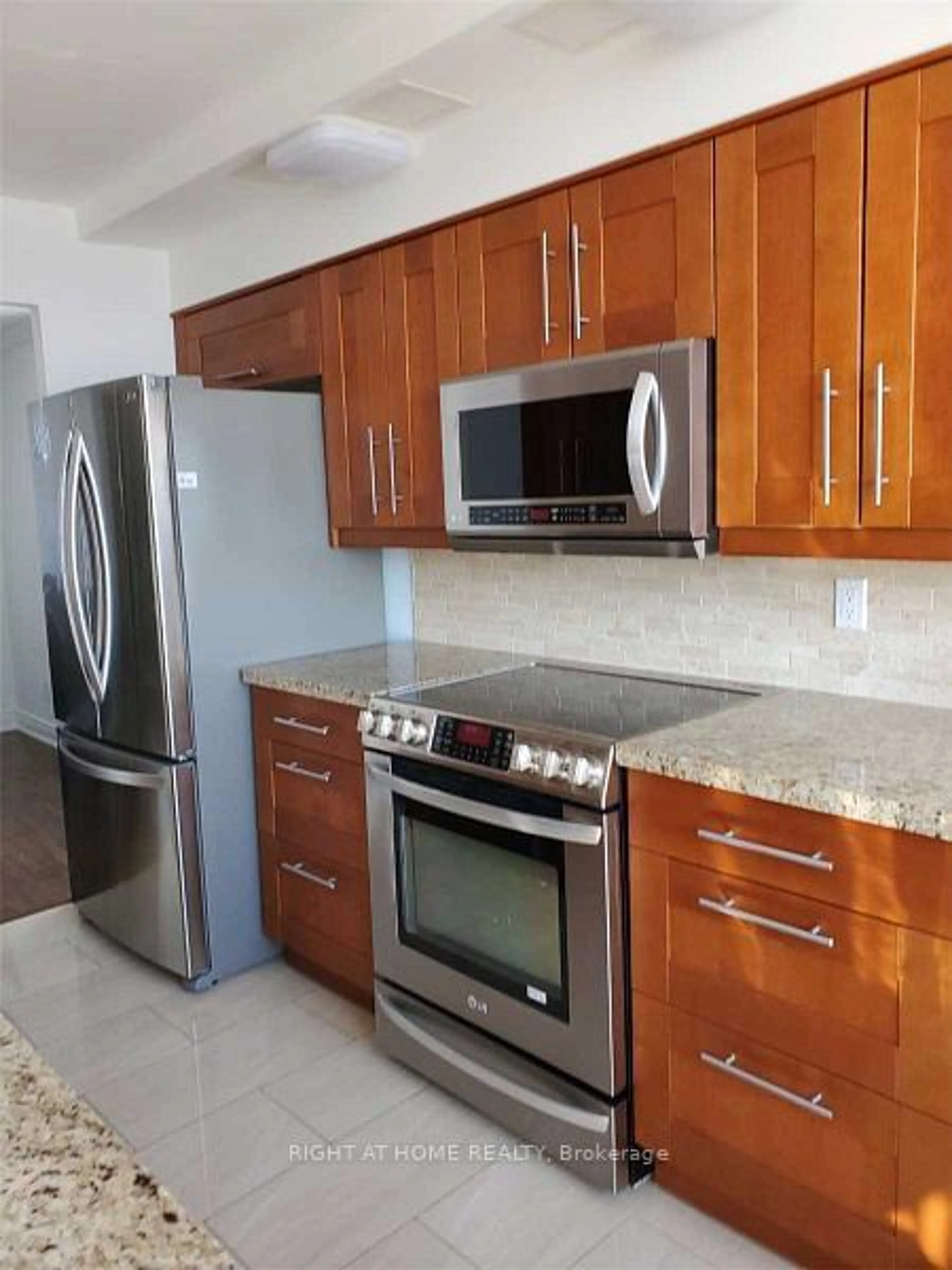 Standard kitchen, ceramic/tile floor for 120 Promenade Circ #1001, Vaughan Ontario L4J 7W9