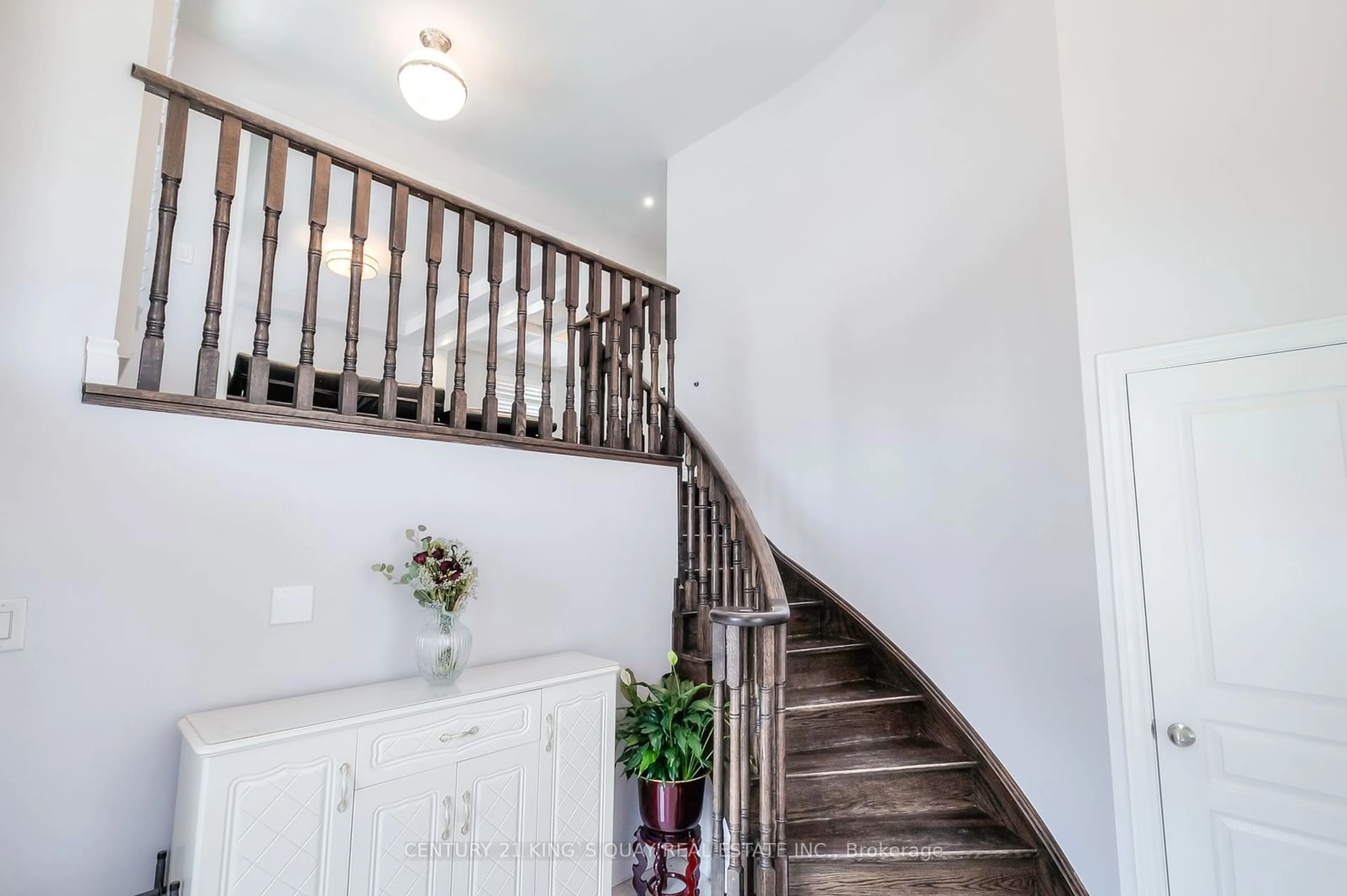 Stairs for 18 Manila Ave, Markham Ontario L6C 0W1