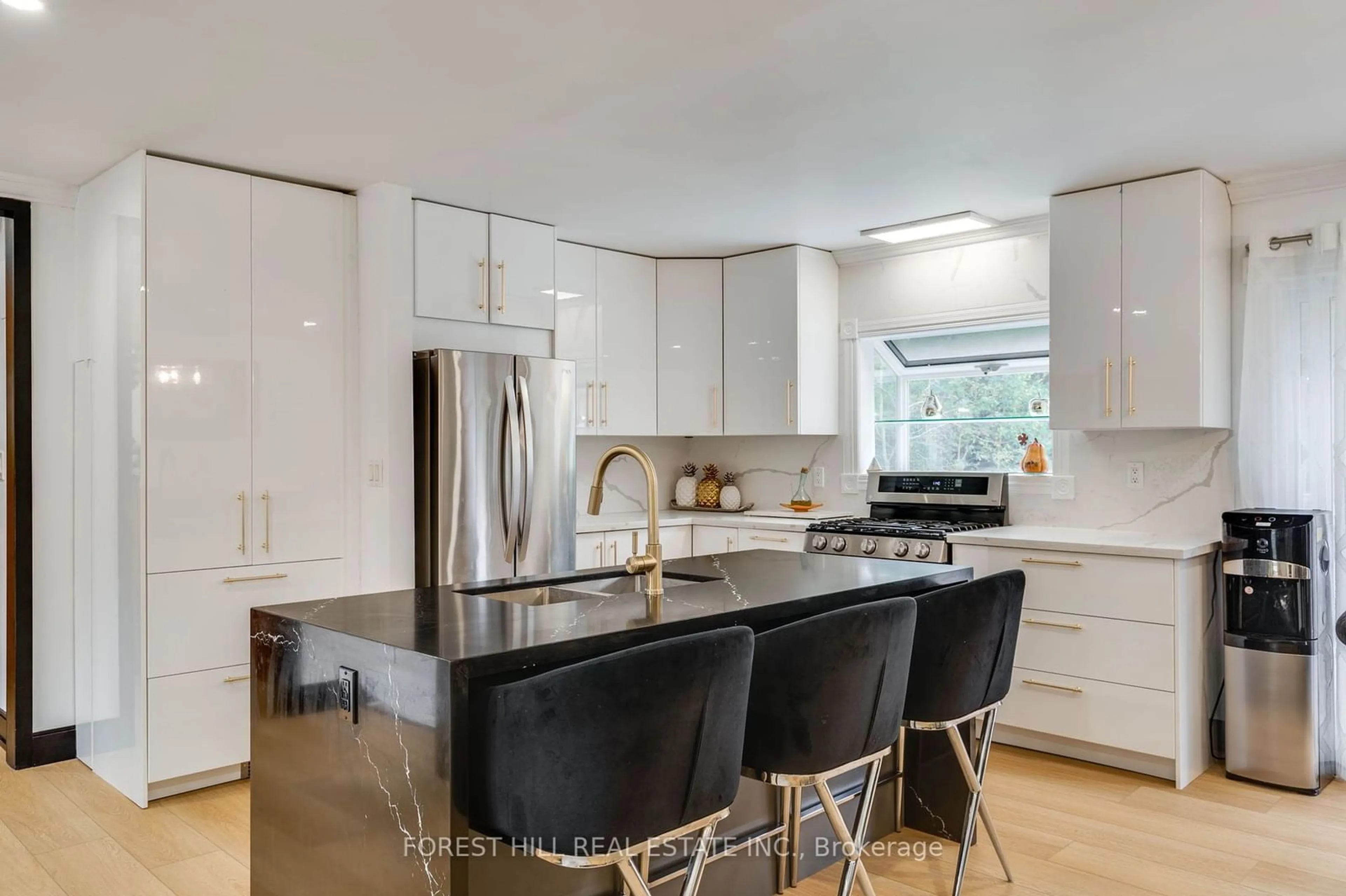 Contemporary kitchen, unknown for 1151 Birch Rd, Innisfil Ontario L0L 1R0