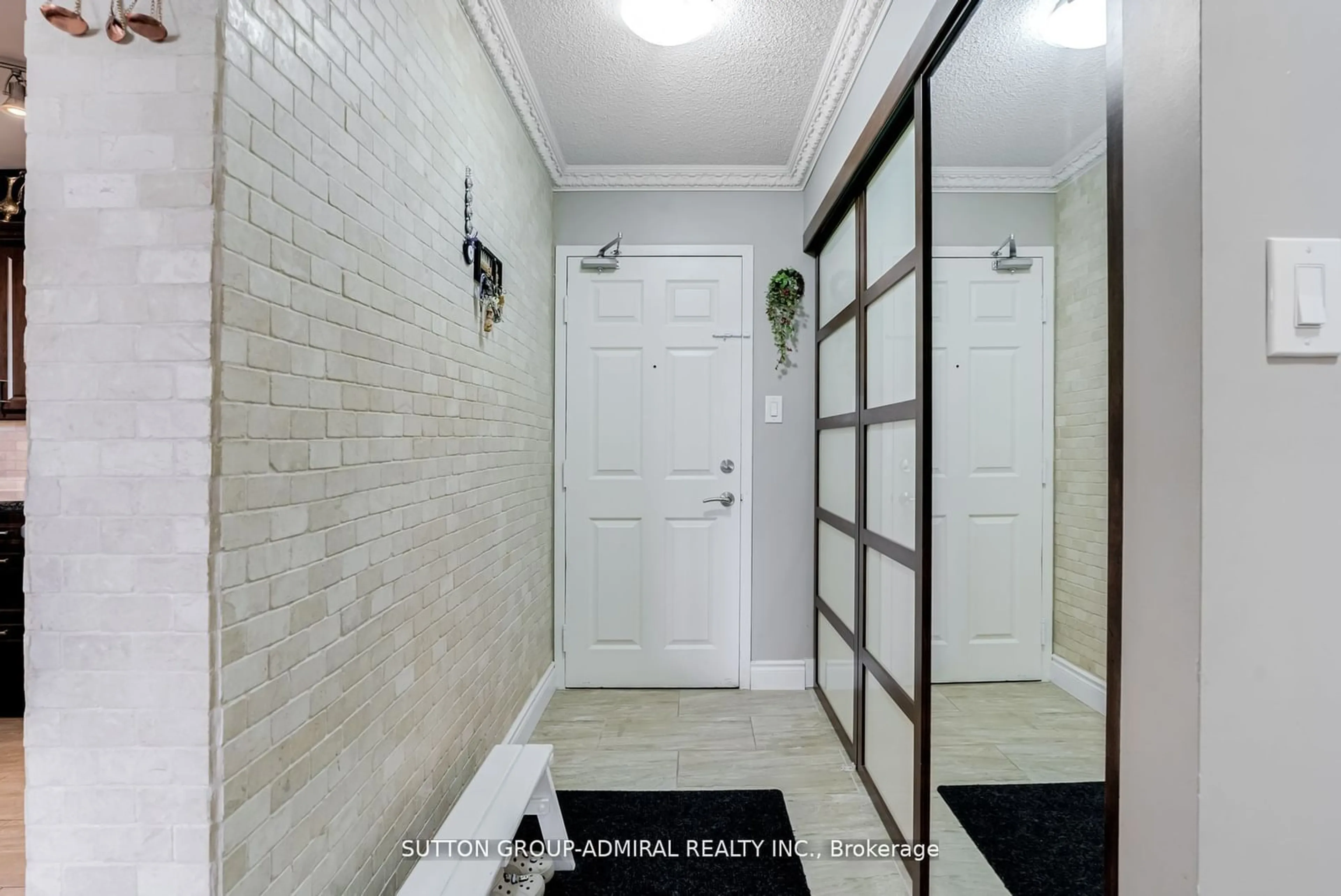 Indoor entryway for 309 Major Mackenzie Dr #803, Richmond Hill Ontario L4C 9V5