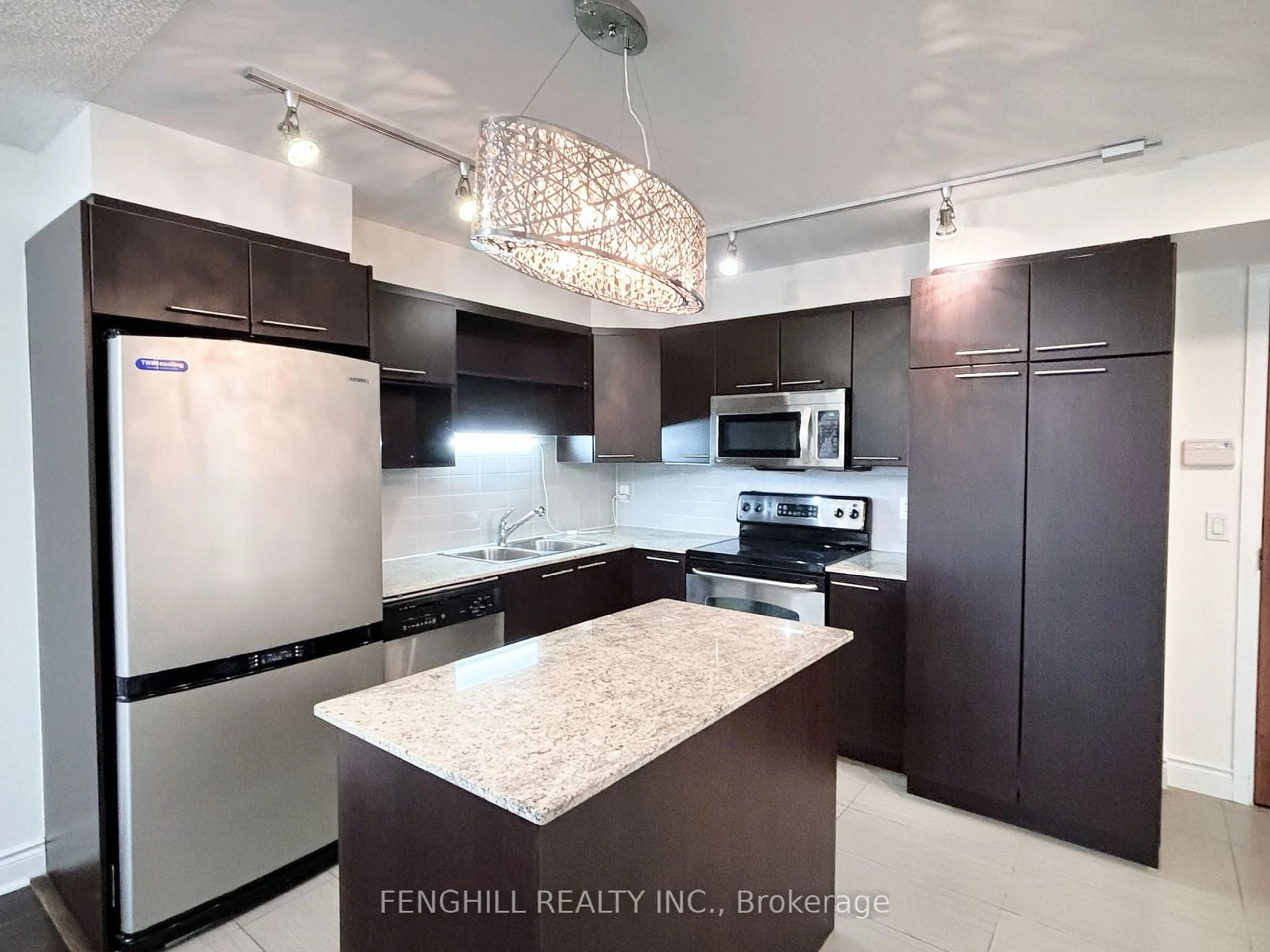 Open concept kitchen, ceramic/tile floor for 37 Galleria Pkwy #709, Markham Ontario L3T 0A5