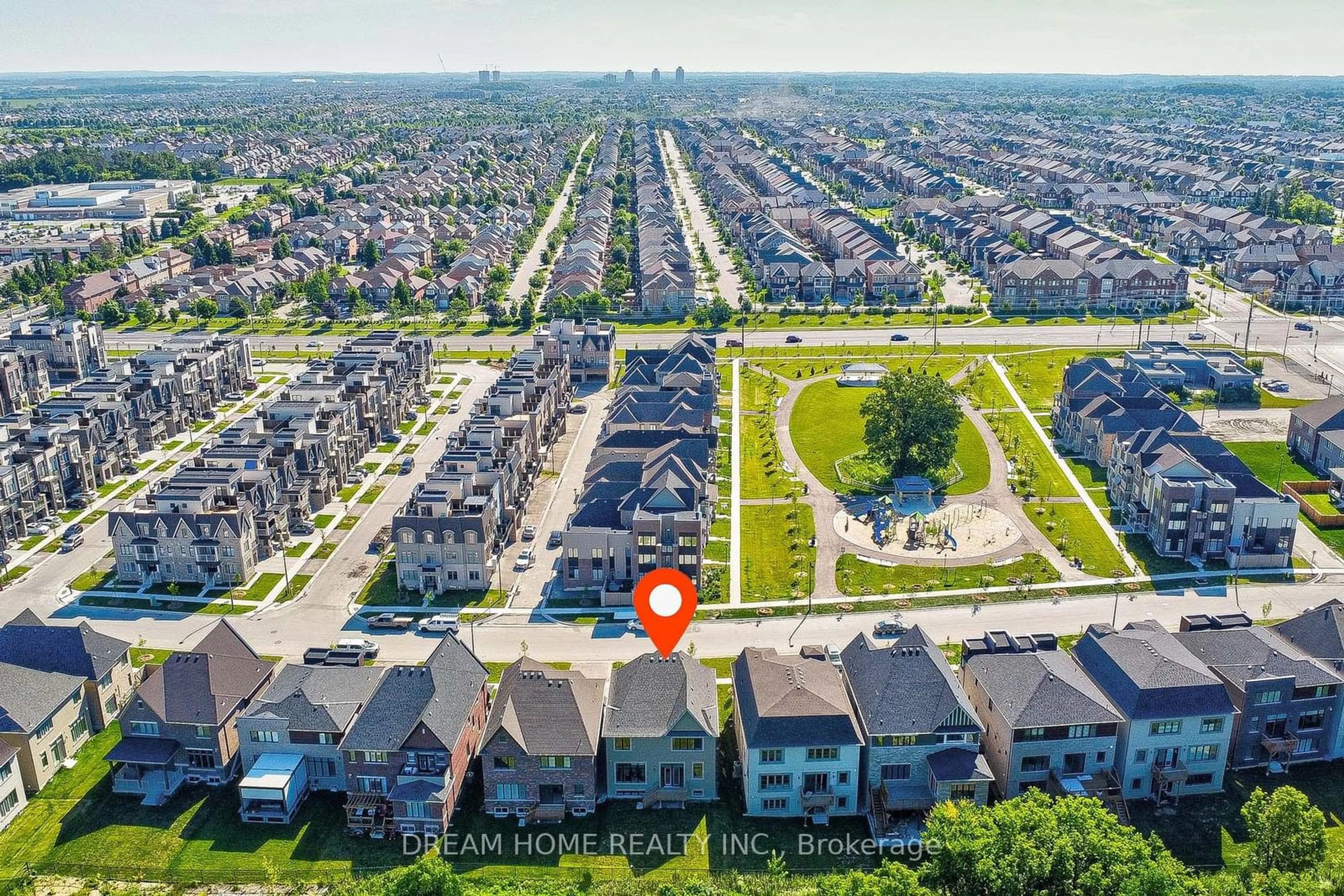 A pic from outside/outdoor area/front of a property/back of a property/a pic from drone, street for 214 Yorkton Blvd, Markham Ontario L6C 1N6