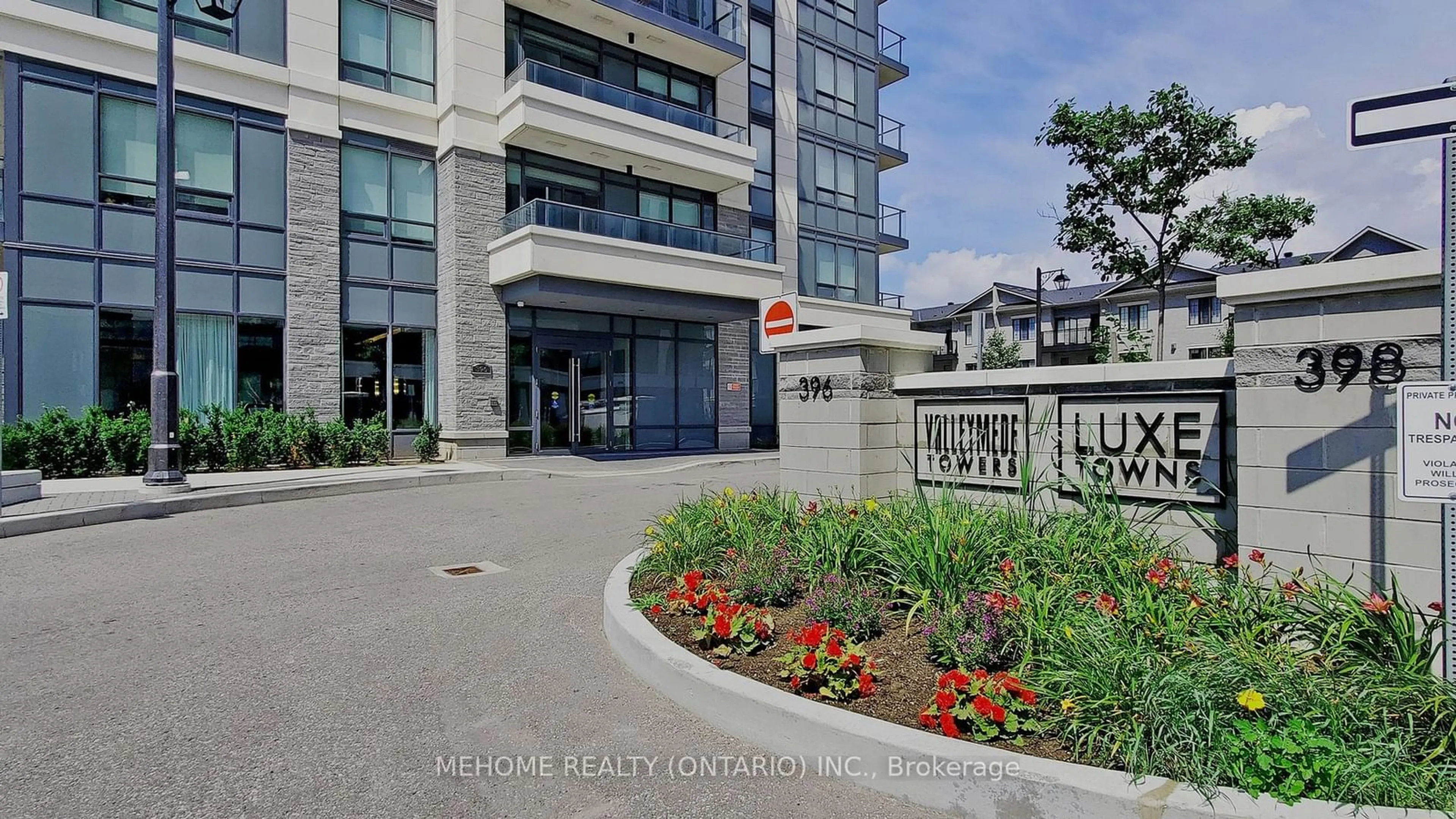 Indoor foyer for 396 Highway 7 #905, Richmond Hill Ontario L4B 0G7