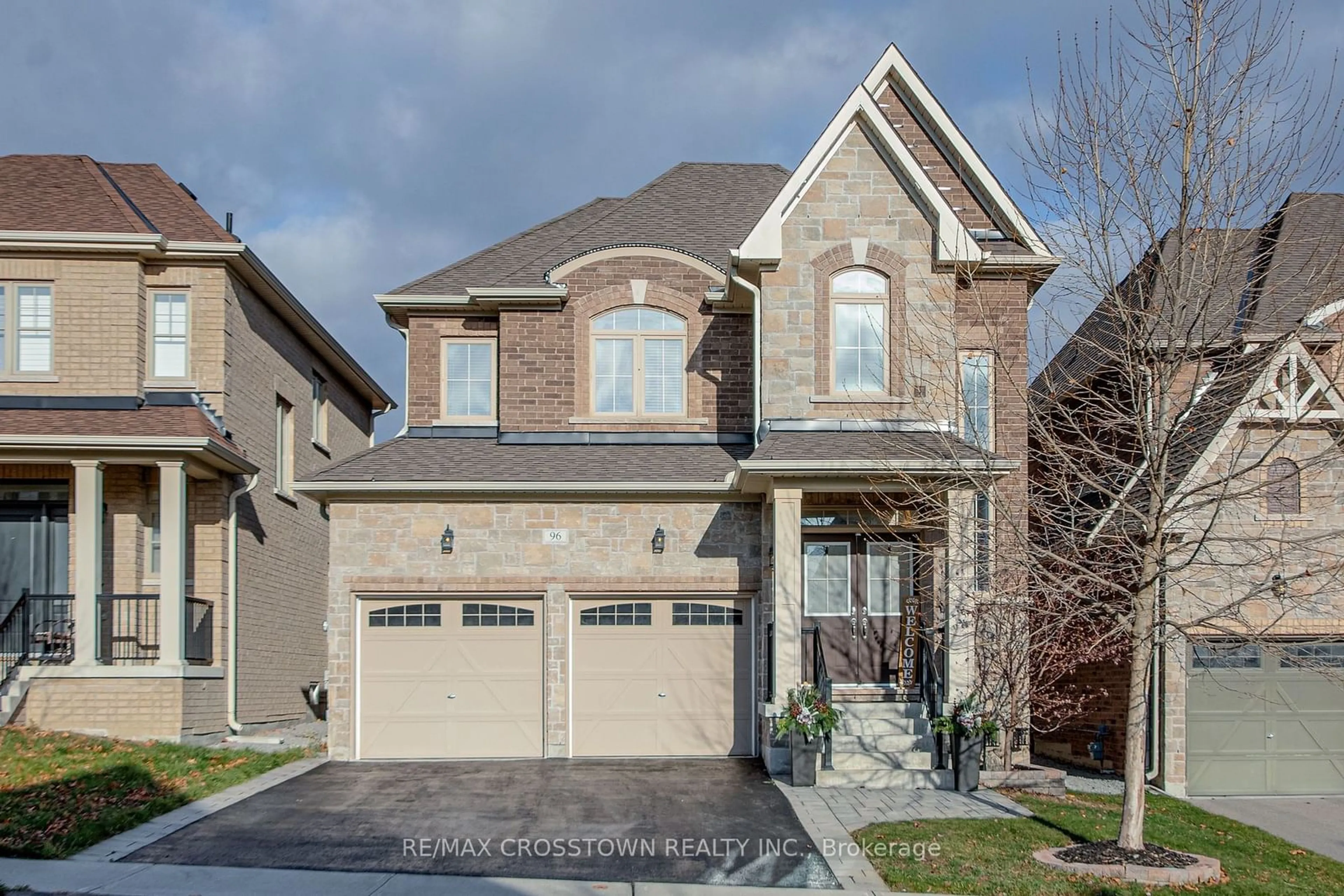 Home with brick exterior material, street for 96 Manor Hampton St, East Gwillimbury Ontario L9N 0P9