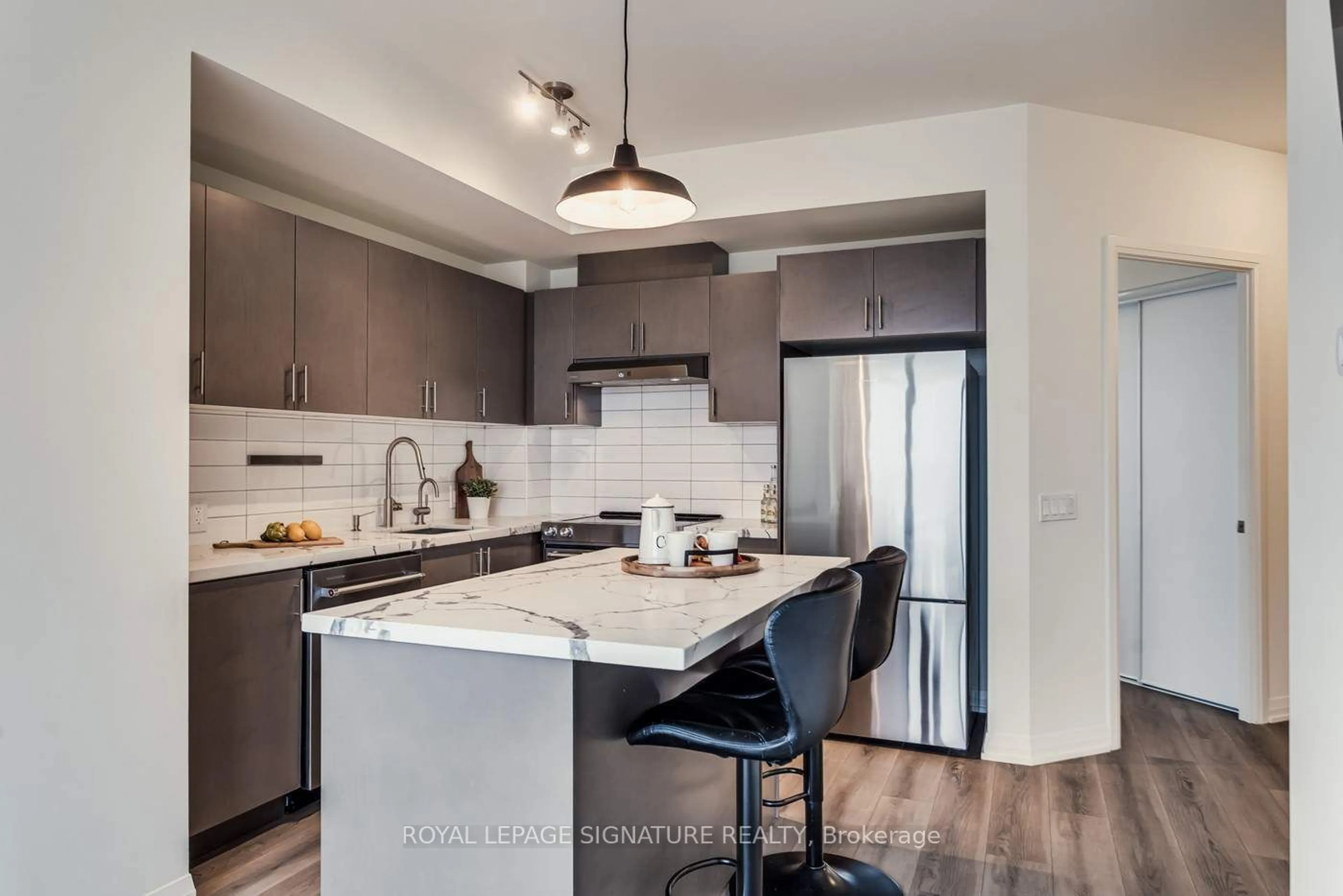 Open concept kitchen, ceramic/tile floor for 9000 Jane St #2124, Vaughan Ontario L4K 0M6