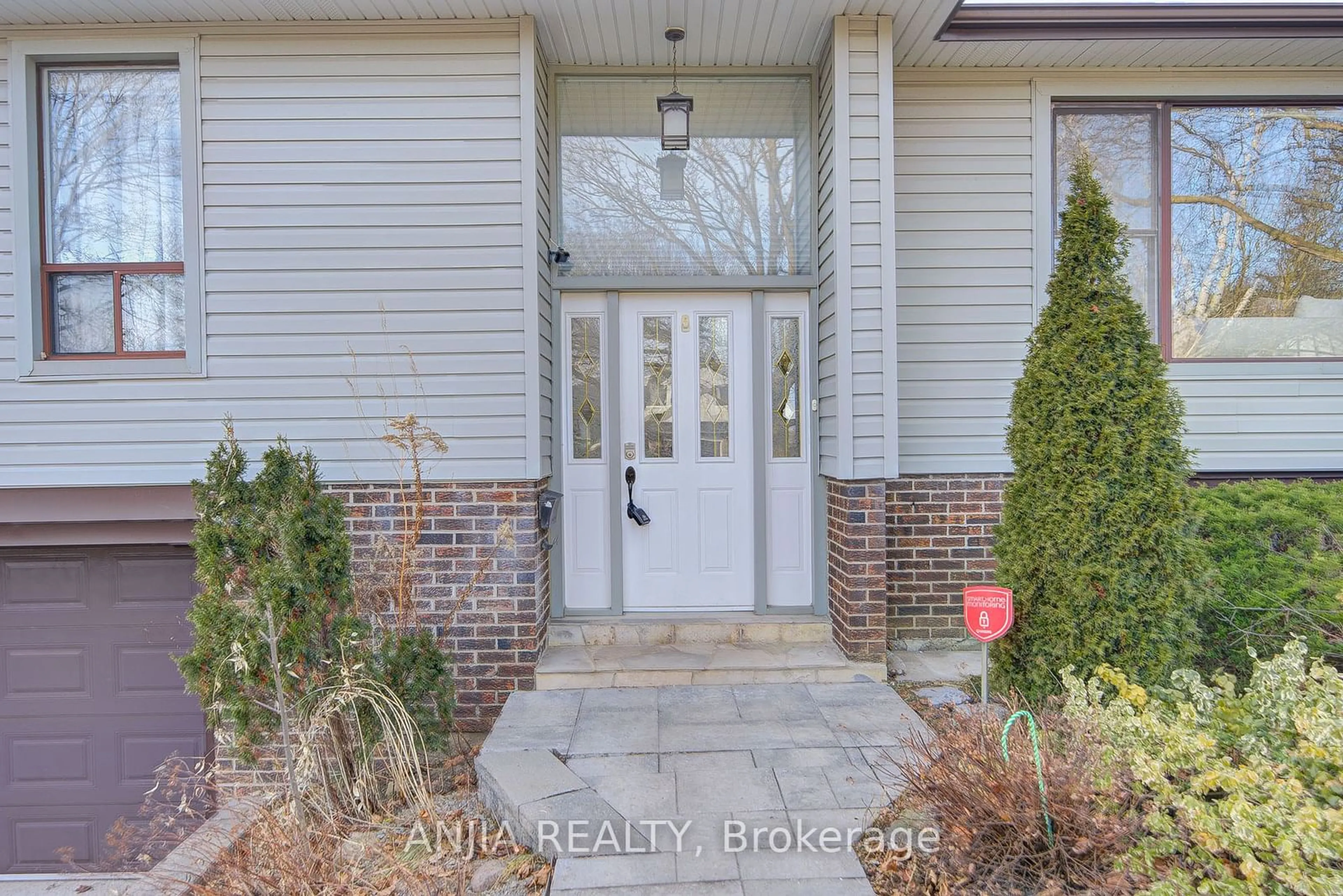 Indoor entryway for 82 Wootten Way, Markham Ontario L3P 2Y8