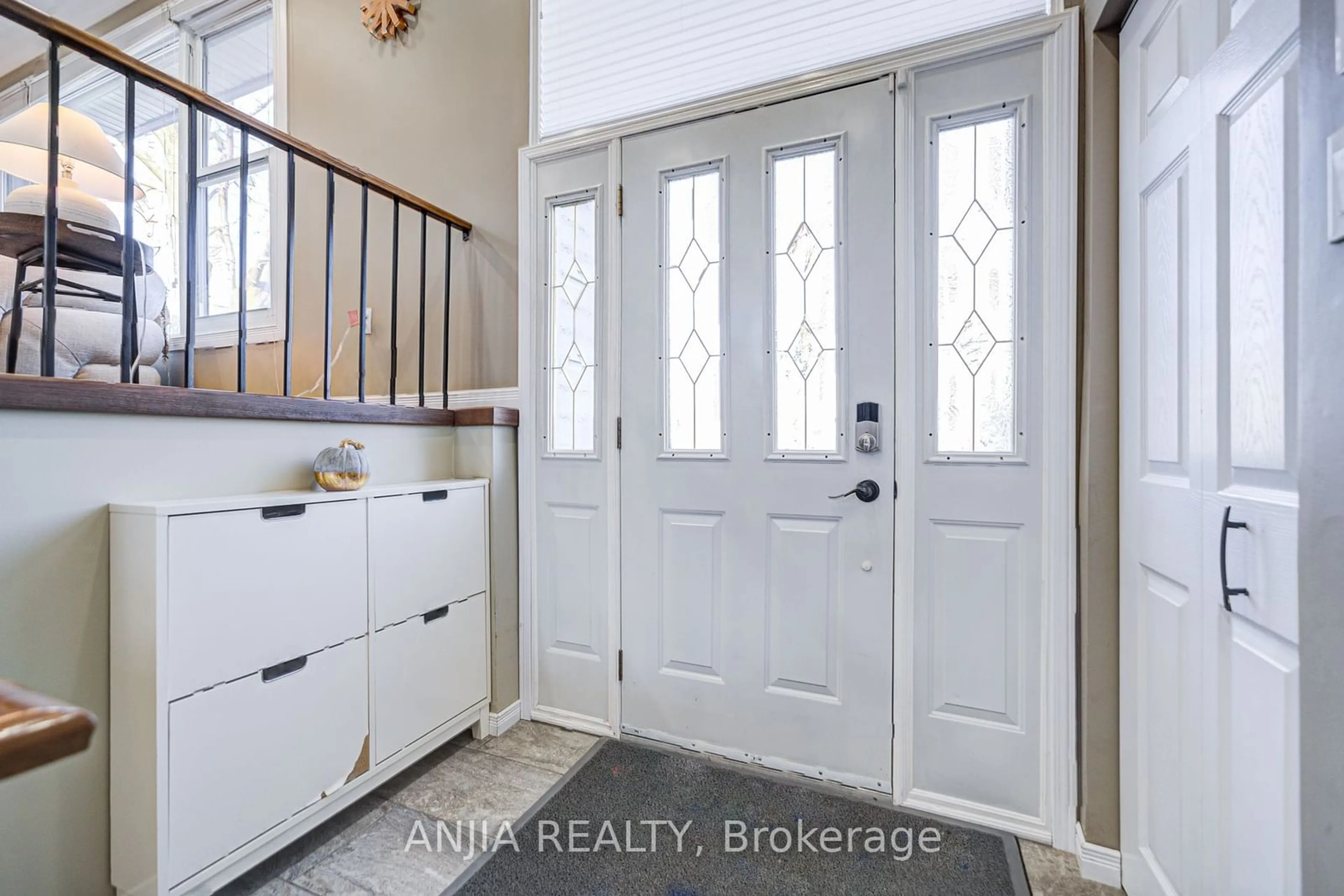 Indoor entryway for 82 Wootten Way, Markham Ontario L3P 2Y8