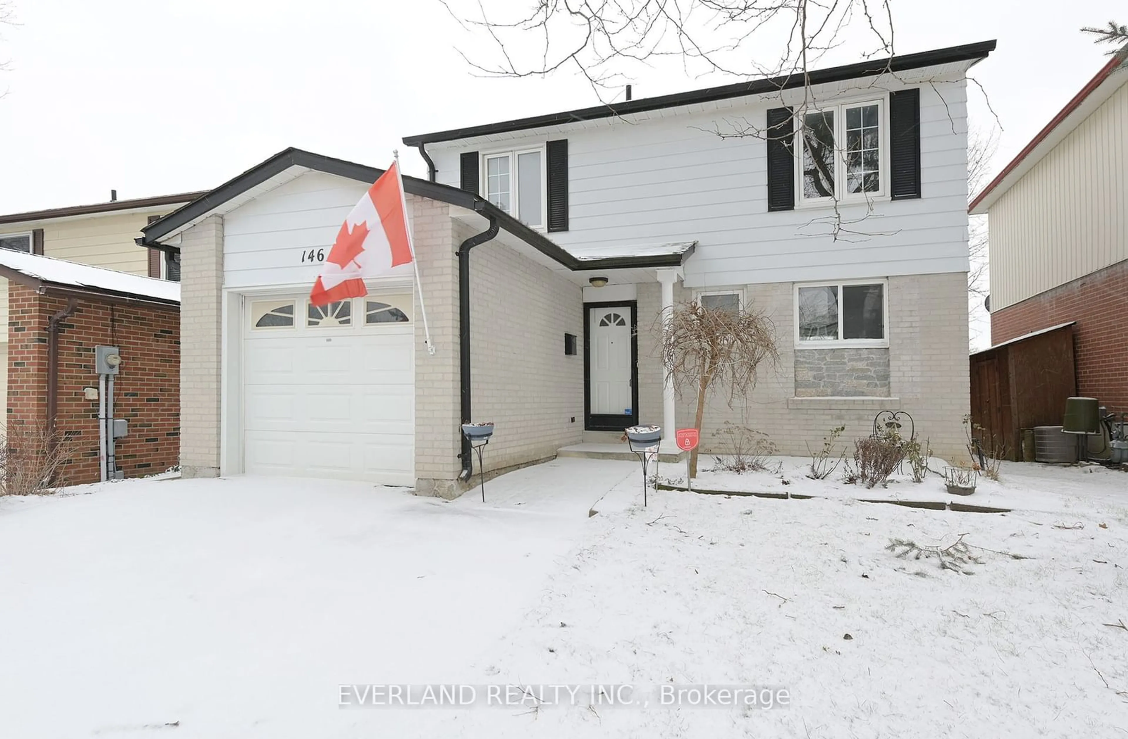 Home with vinyl exterior material, street for 146 Thoms Cres, Newmarket Ontario L3Y 1E1