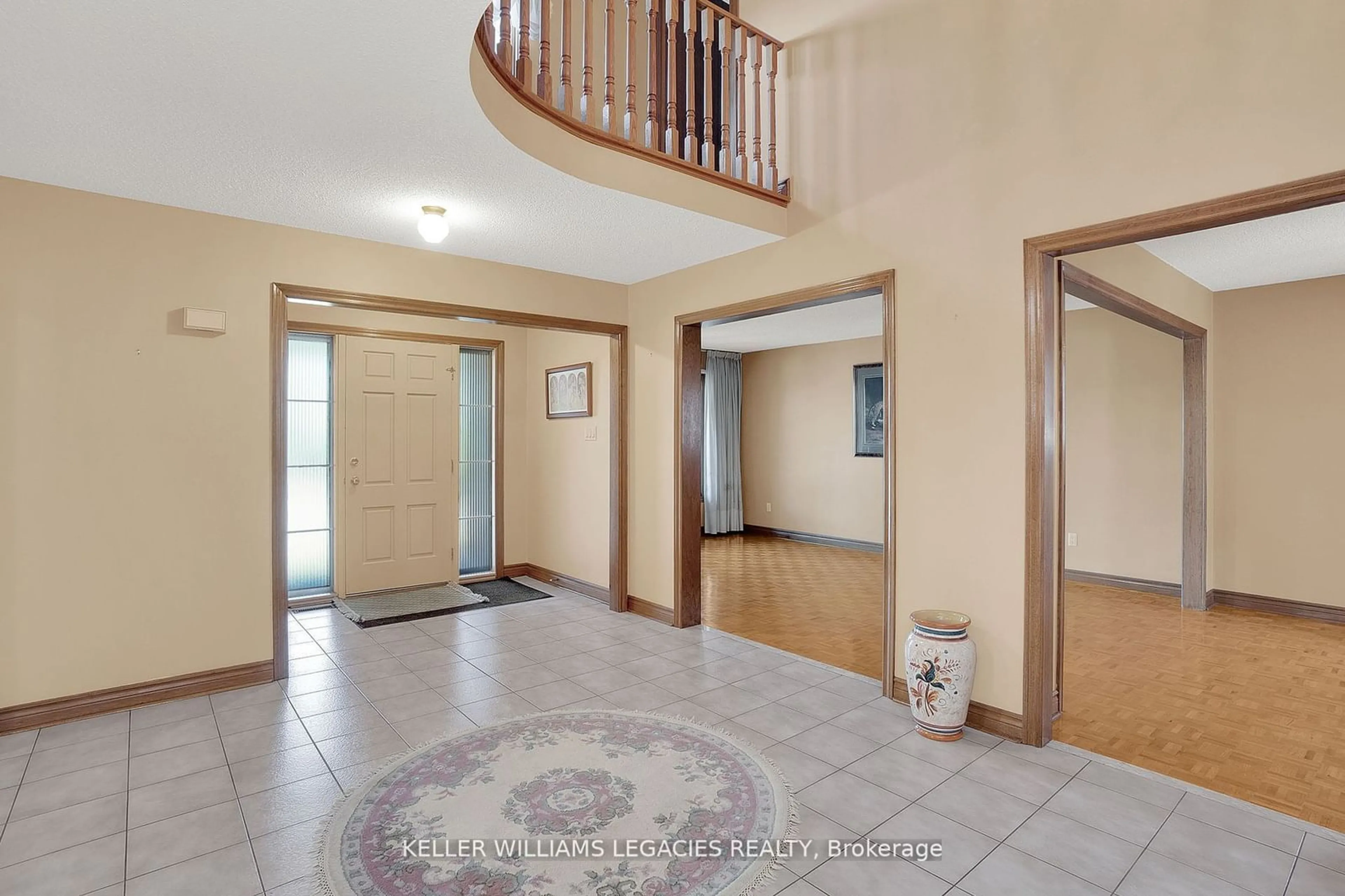 Indoor foyer for 138 Longhouse St, Vaughan Ontario L4L 8E9