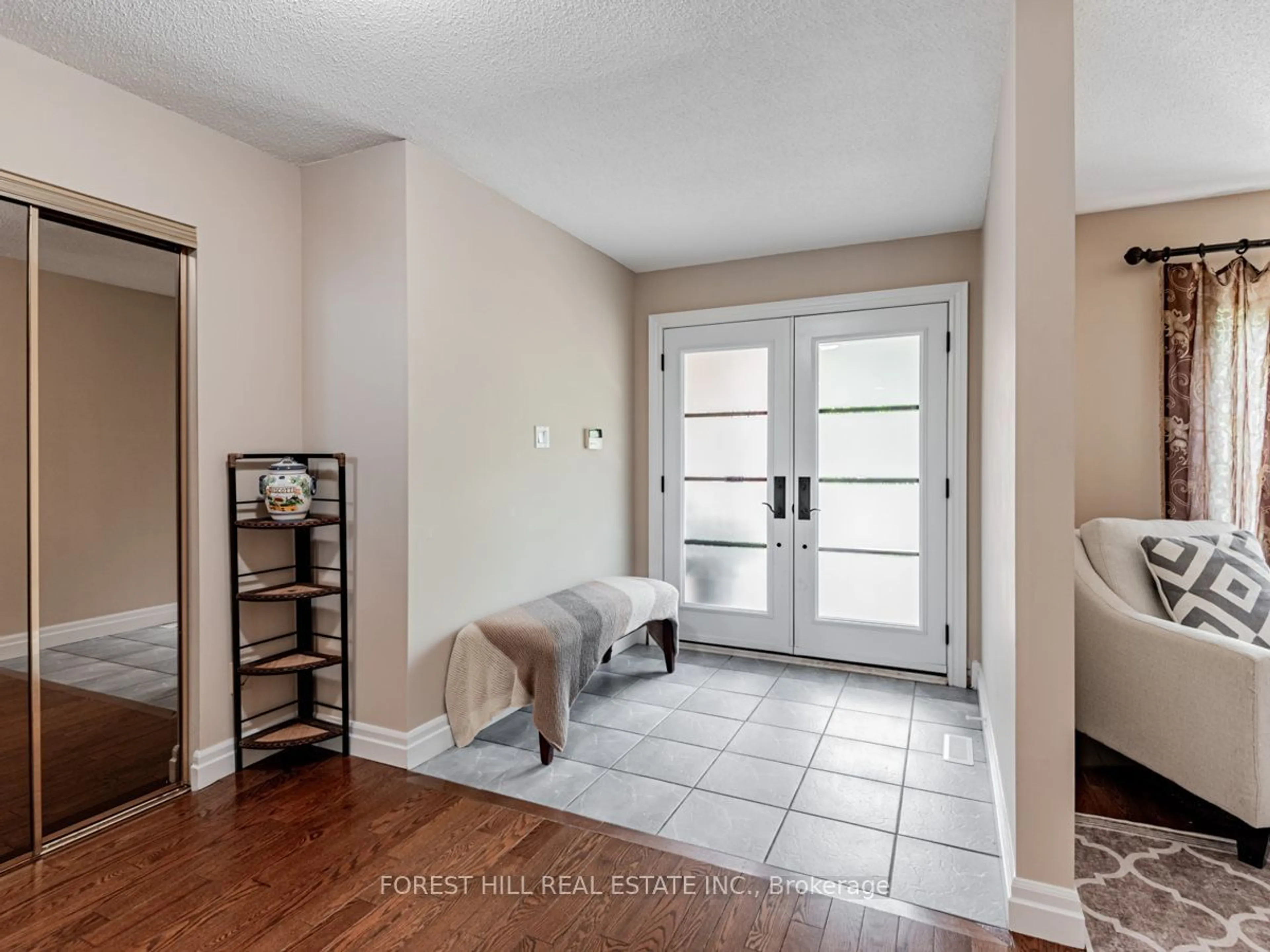 Indoor entryway for 55 Stacey Cres, Markham Ontario L3T 6Z7