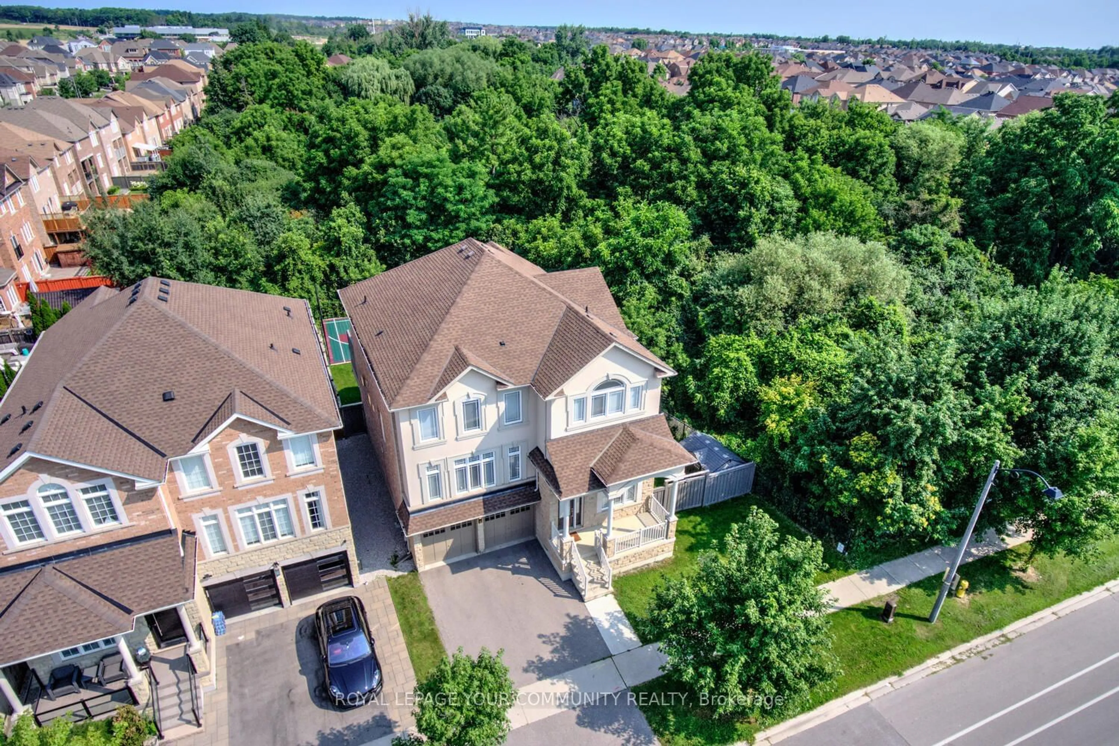 A pic from outside/outdoor area/front of a property/back of a property/a pic from drone, street for 136 Lebovic Campus Dr, Vaughan Ontario L6A 4M1