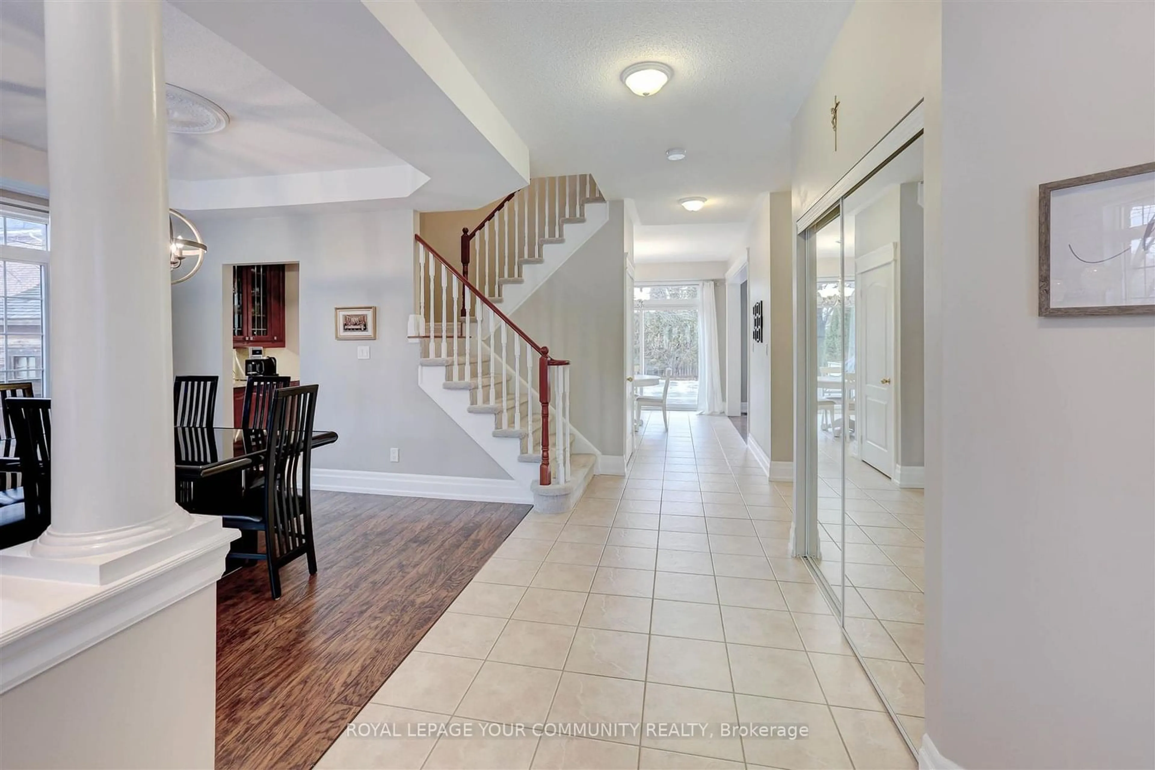 Indoor foyer for 17 Rosena Lane, Uxbridge Ontario L9P 1X7