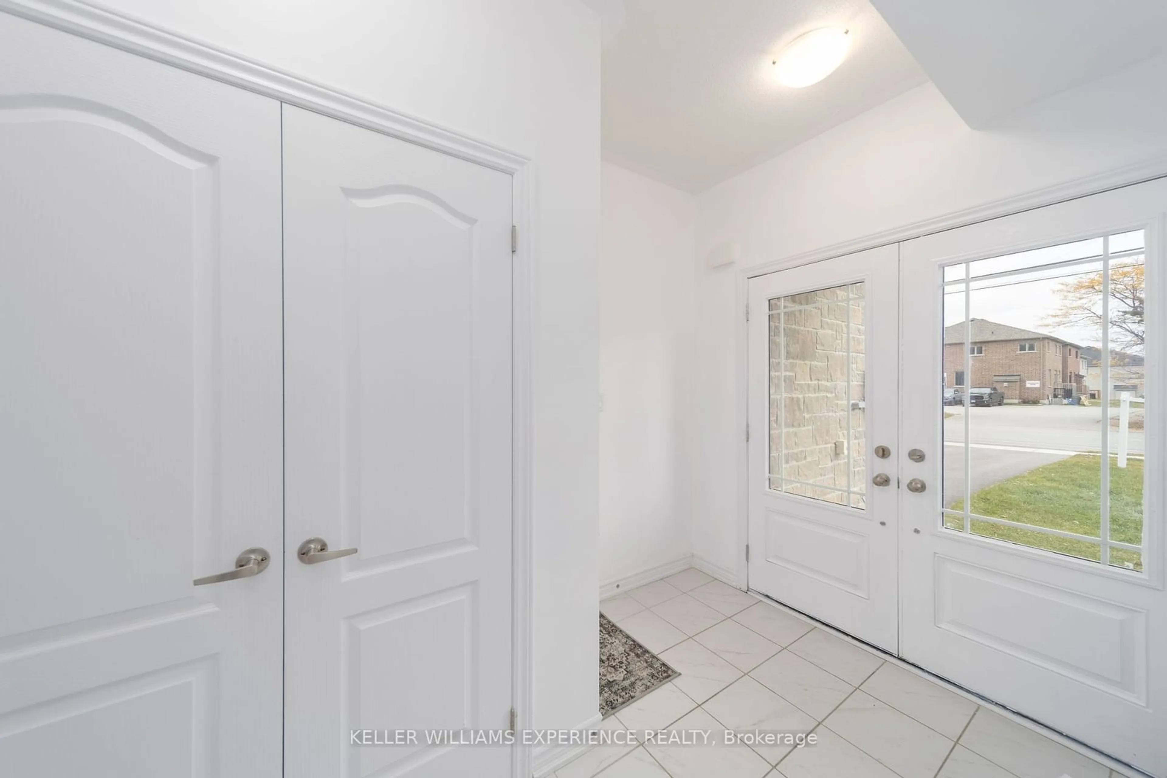 Indoor entryway for 392 Centre St, Essa Ontario L0M 1B4