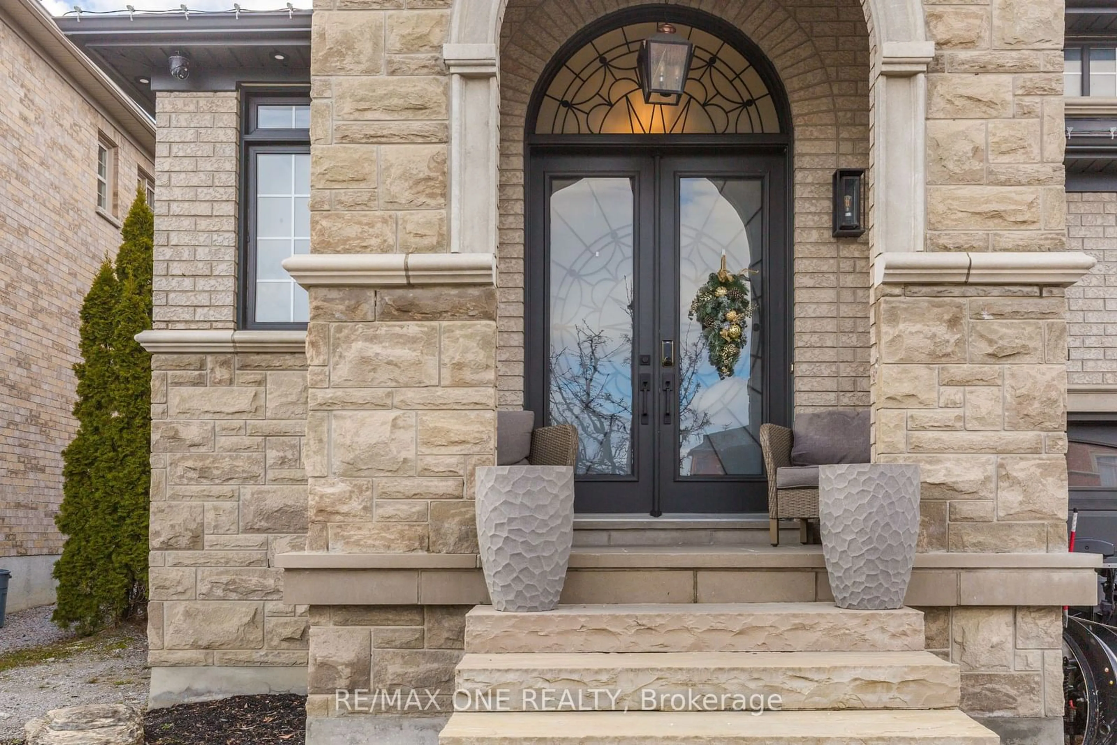 Indoor entryway for 350 Via Romano Blvd, Vaughan Ontario L6A 0H6