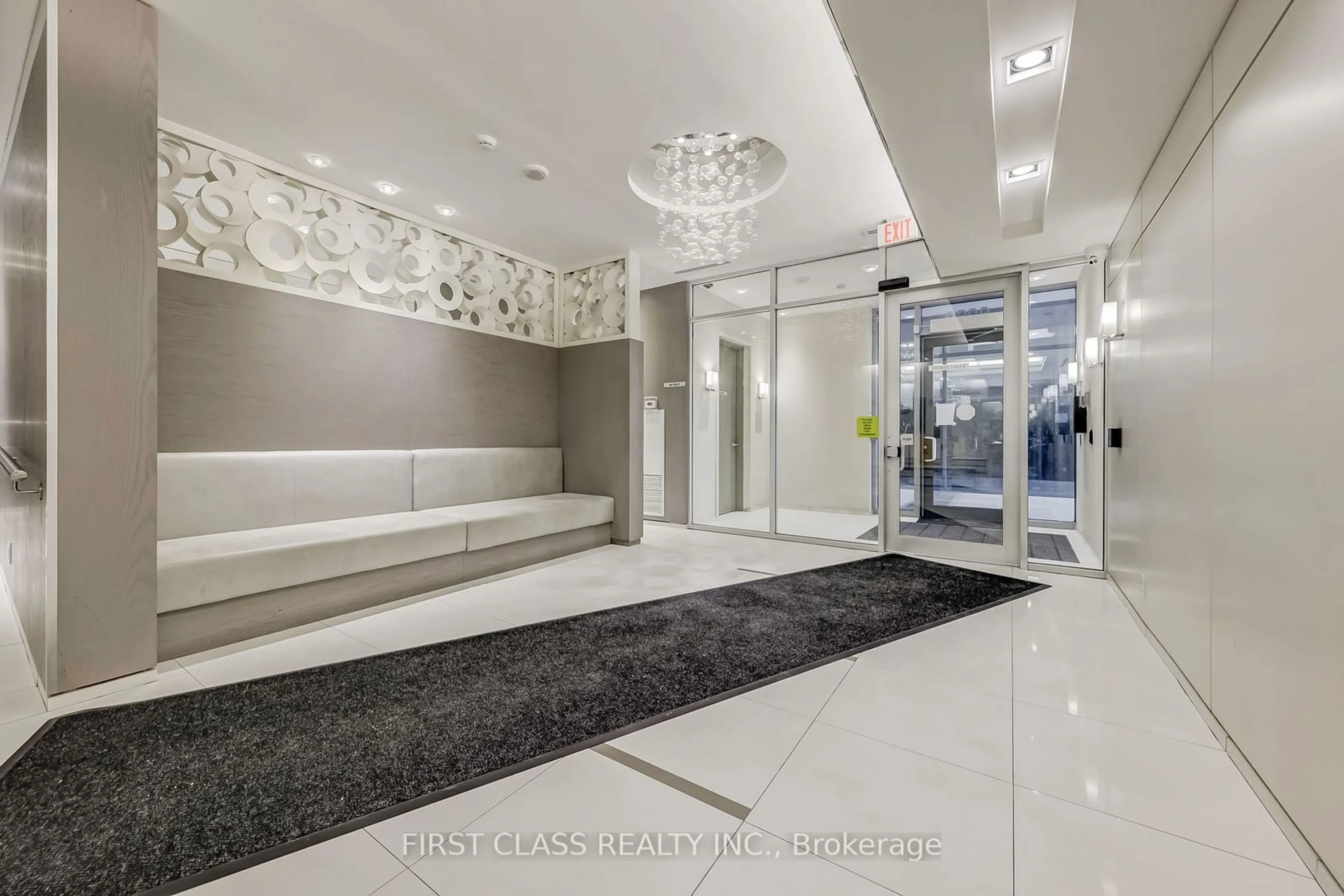 Indoor foyer for 9090 Yonge St #207B, Richmond Hill Ontario L4C 0Z1