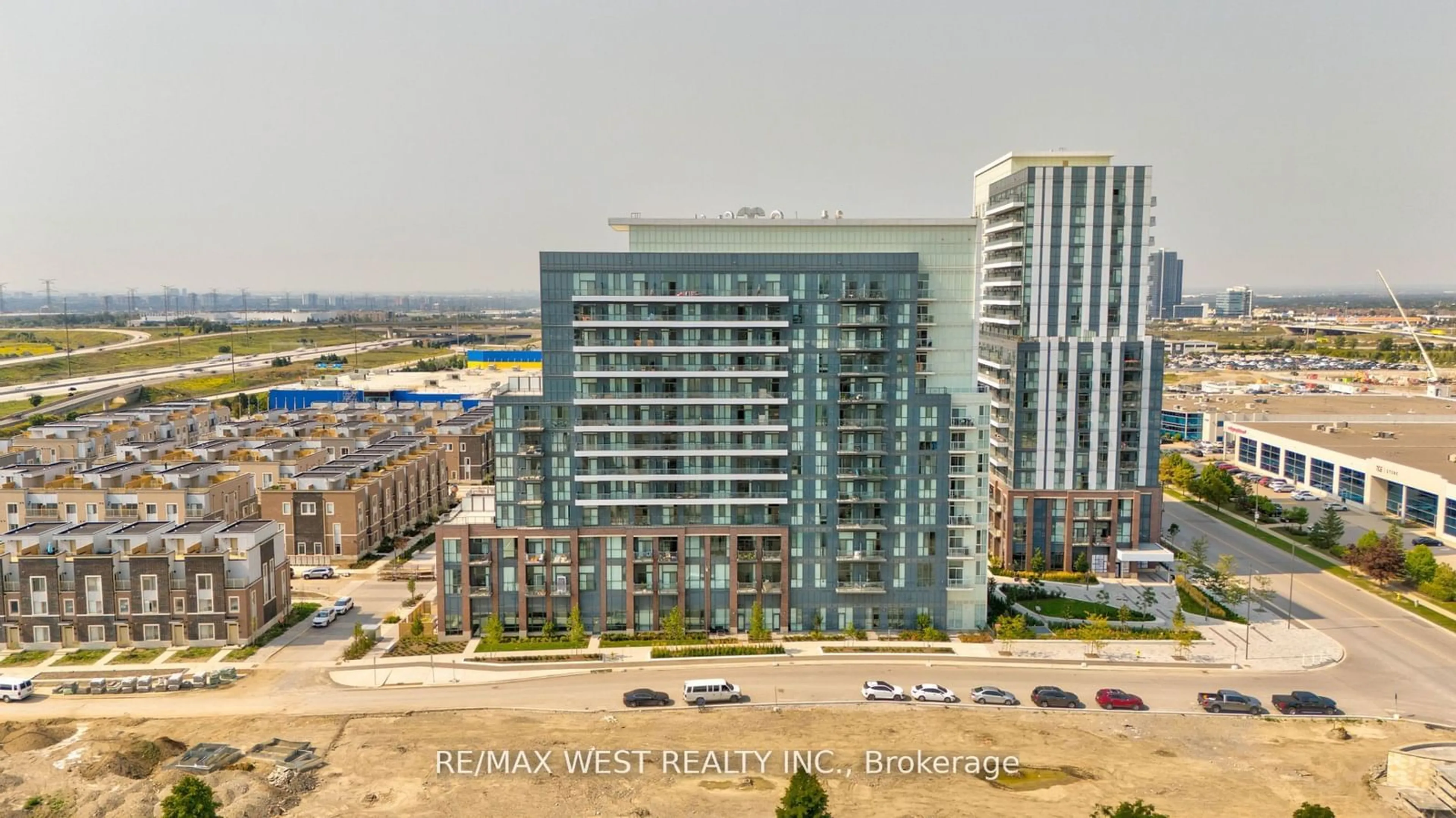 A pic from outside/outdoor area/front of a property/back of a property/a pic from drone, city buildings view from balcony for 60 Honeycrisp Cres #1106, Vaughan Ontario L4K 0N5