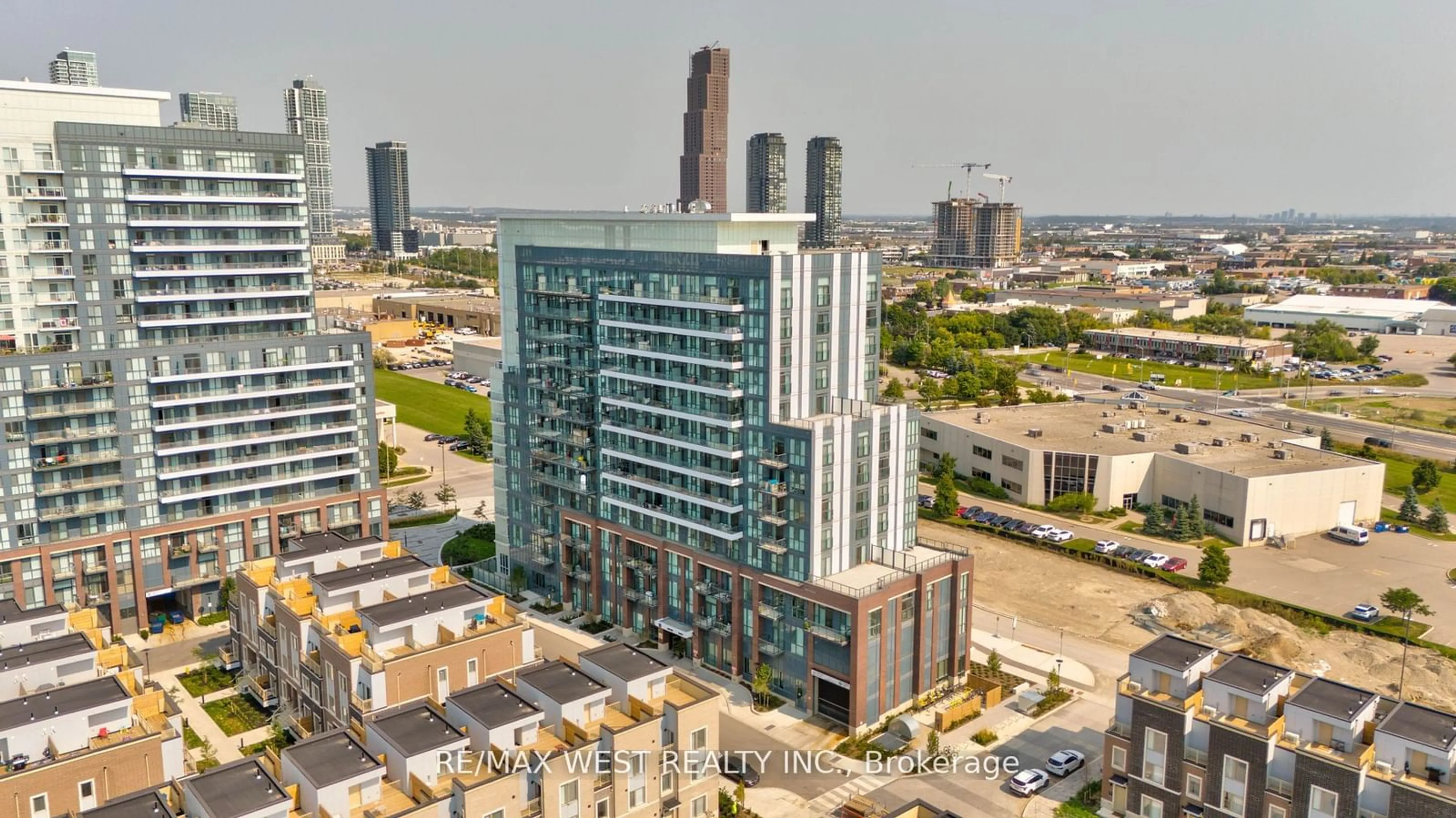 A pic from outside/outdoor area/front of a property/back of a property/a pic from drone, city buildings view from balcony for 60 Honeycrisp Cres #1106, Vaughan Ontario L4K 0N5