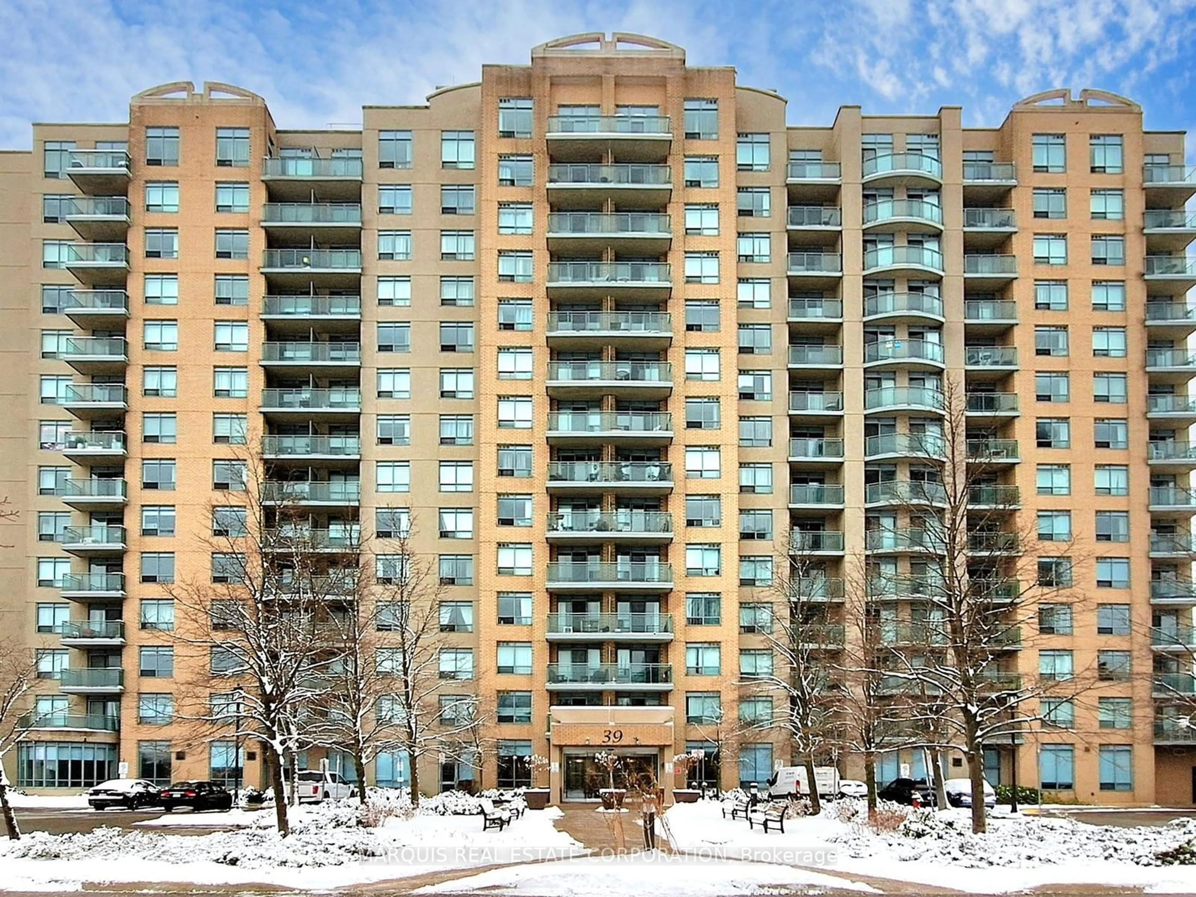 Indoor foyer for 39 Oneida Cres #908, Richmond Hill Ontario L4B 4T9