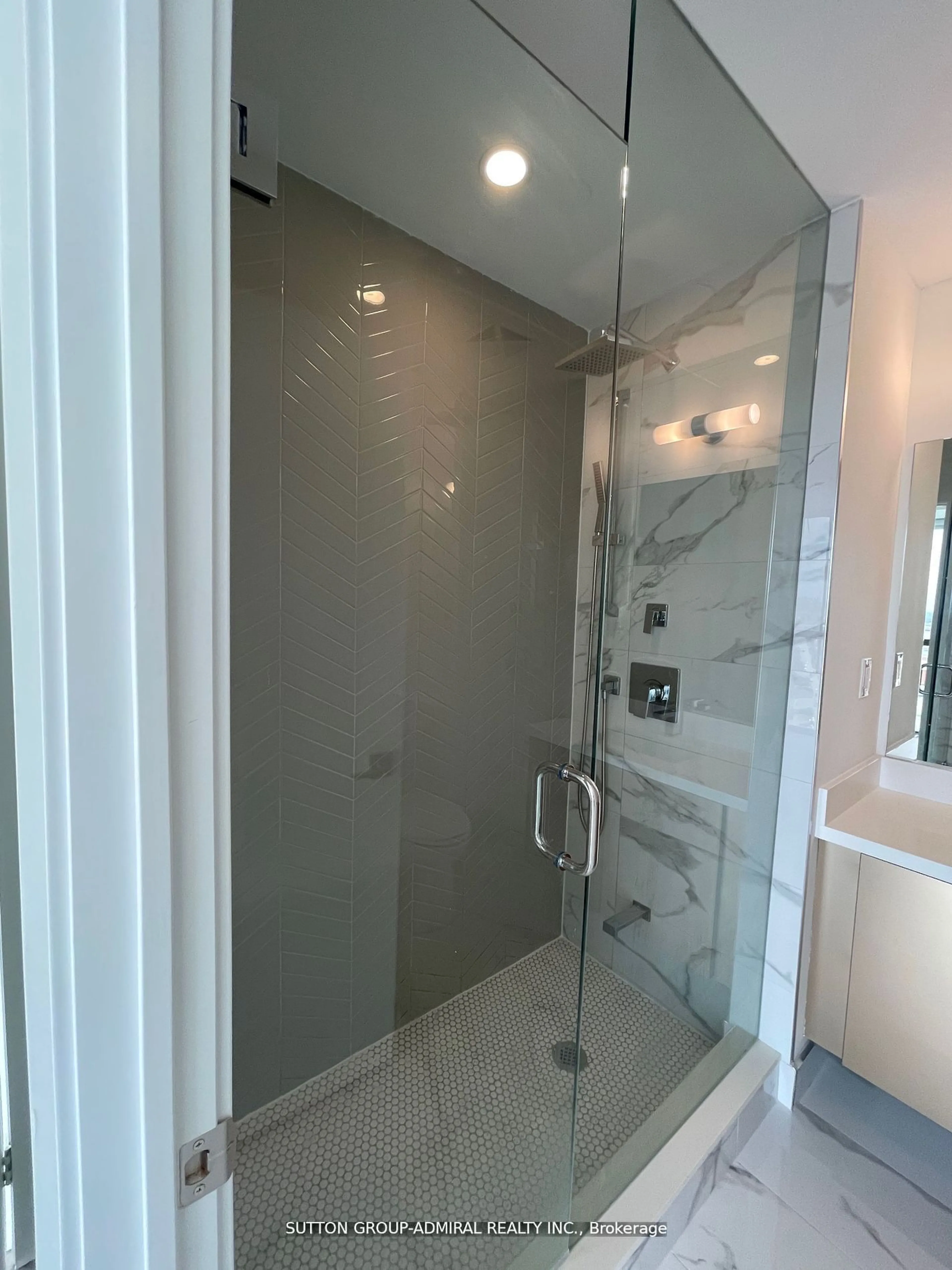 Contemporary bathroom, ceramic/tile floor for 2908 Highway 7 #1101, Vaughan Ontario L4K 0K5