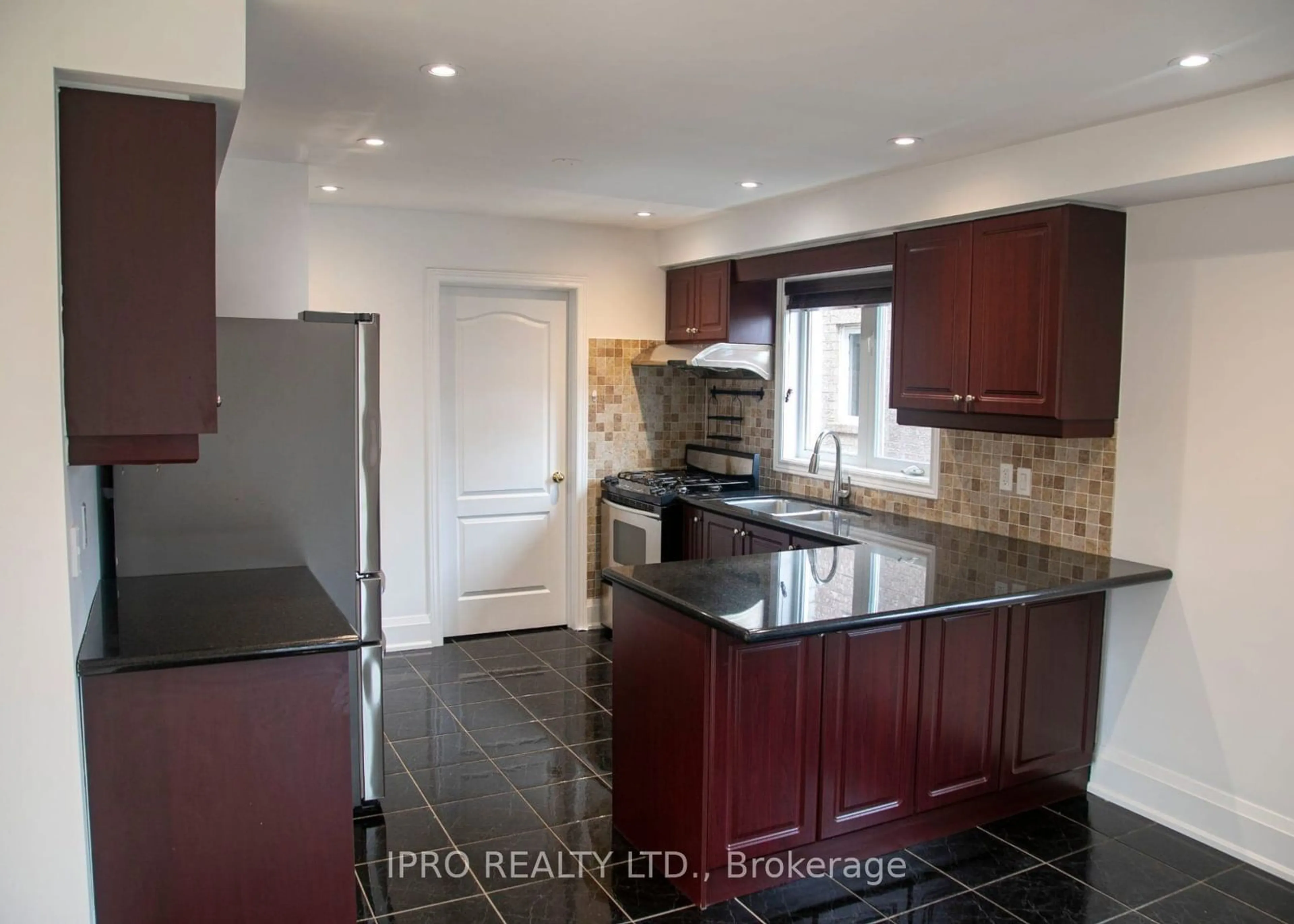 Open concept kitchen, ceramic/tile floor for 98 Lena Dr, Richmond Hill Ontario L4S 2G8