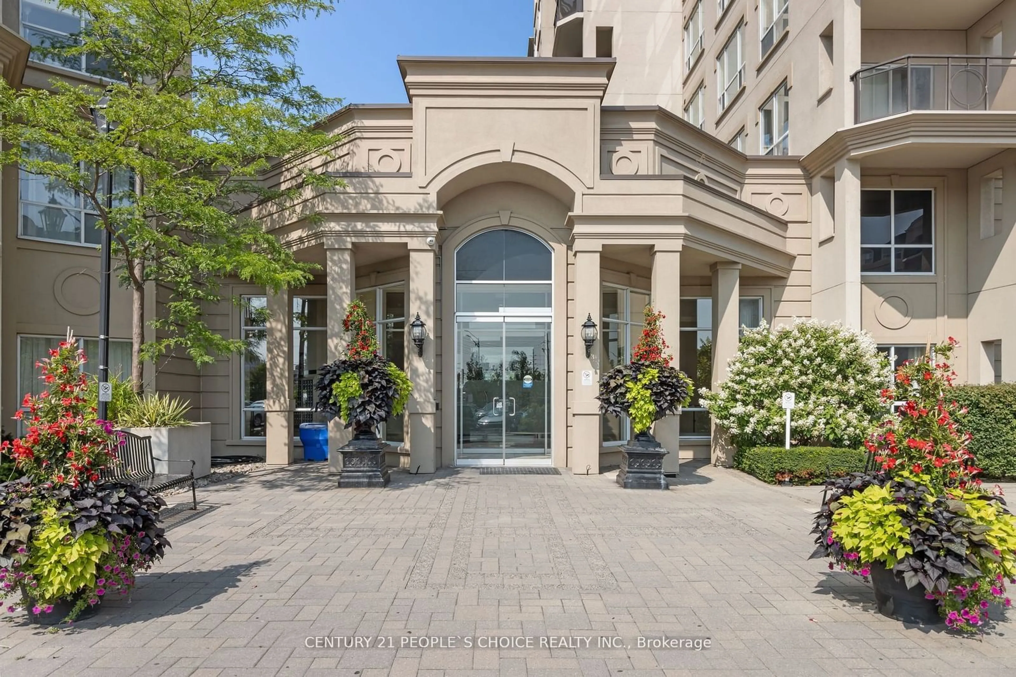 Indoor foyer for 2 Maison Parc Crt #302, Vaughan Ontario L4J 9K4