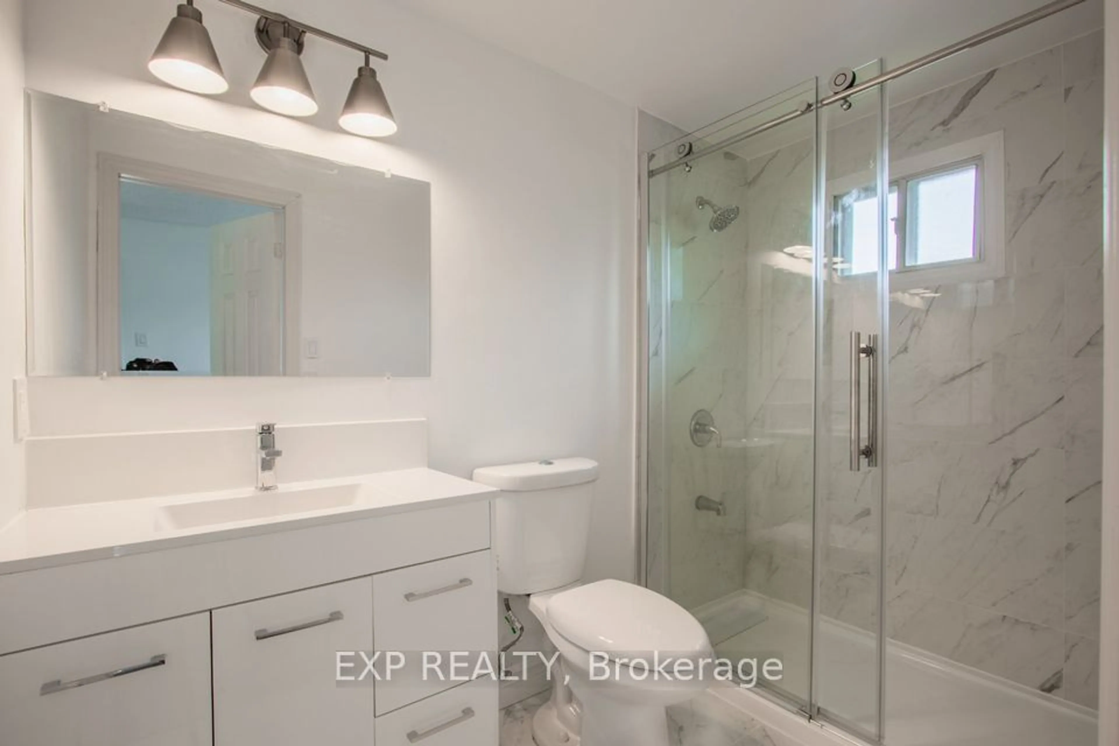 Contemporary bathroom, ceramic/tile floor for 201 Garden Ave, Georgina Ontario L4P 2L3