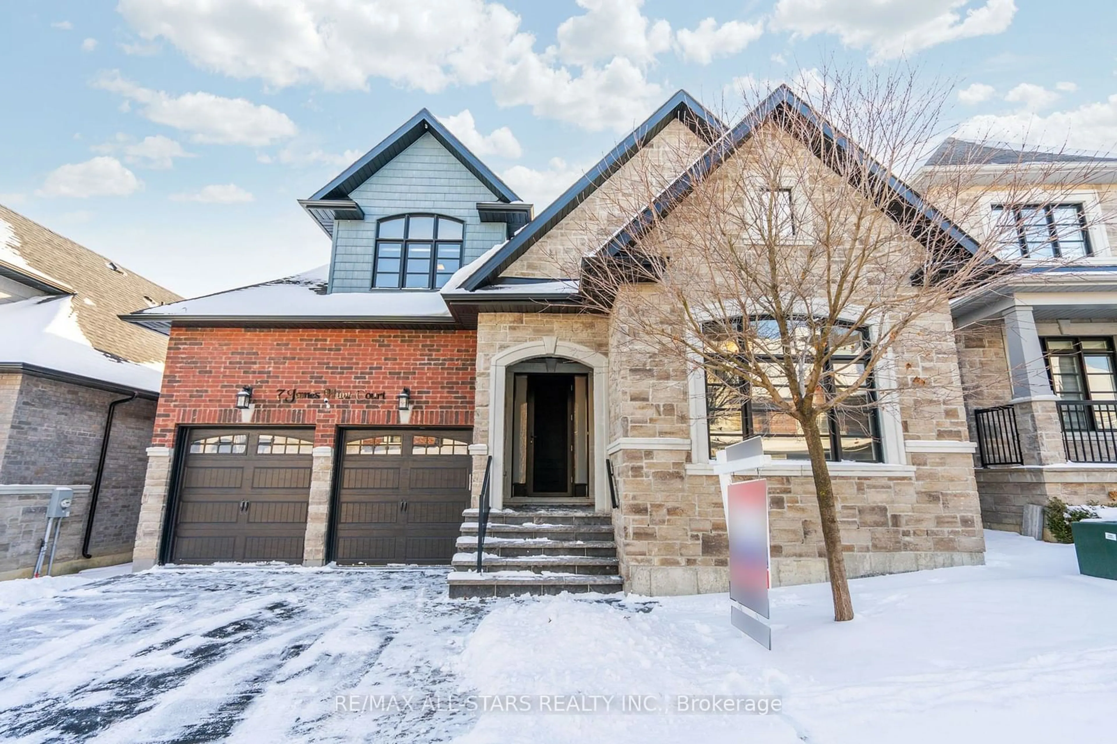 Home with brick exterior material, street for 7 Os James Hunt Crt, Uxbridge Ontario L9P 0E3