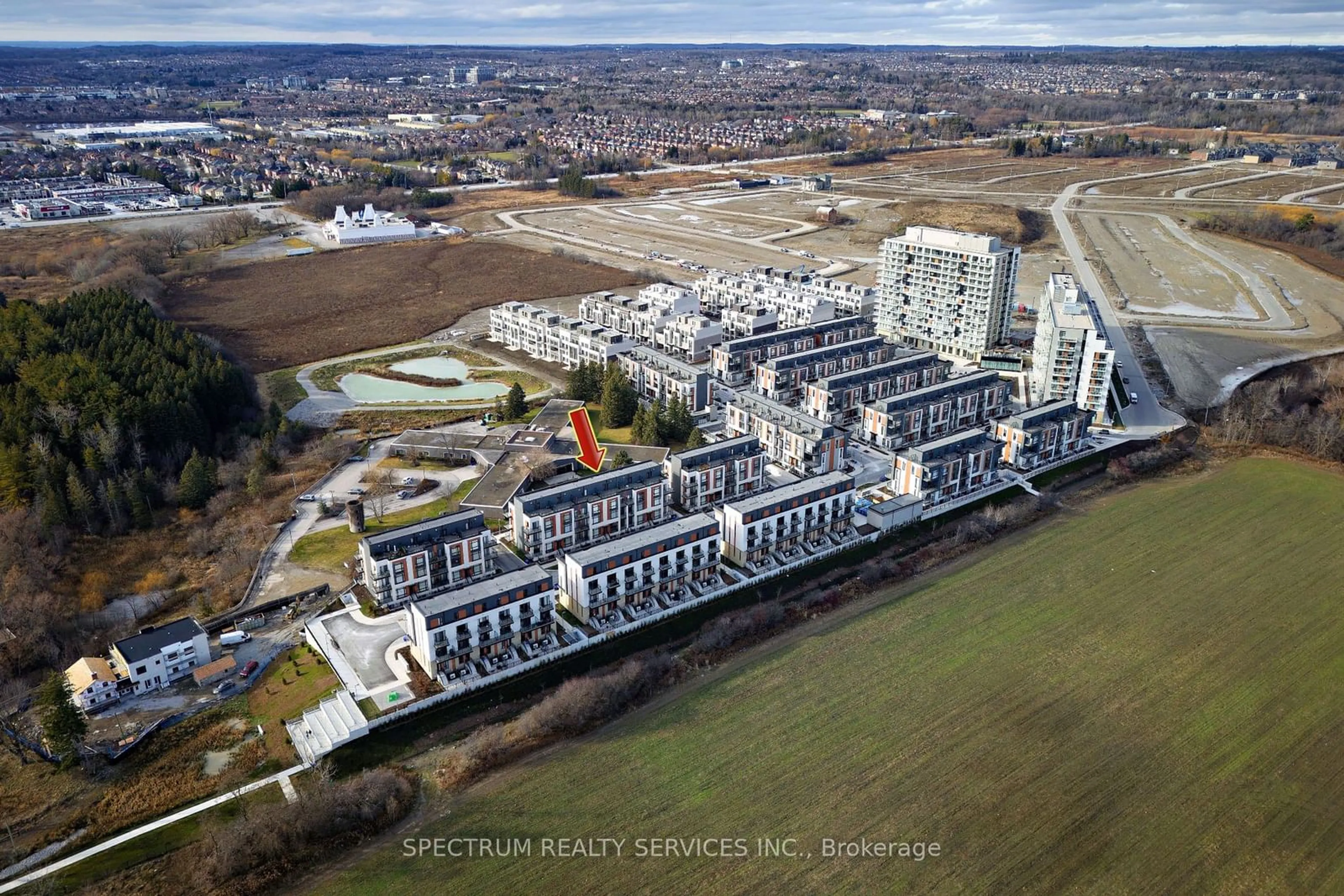 A pic from outside/outdoor area/front of a property/back of a property/a pic from drone, building for 8 Steckley House Lane #208, Richmond Hill Ontario L4S 0N1