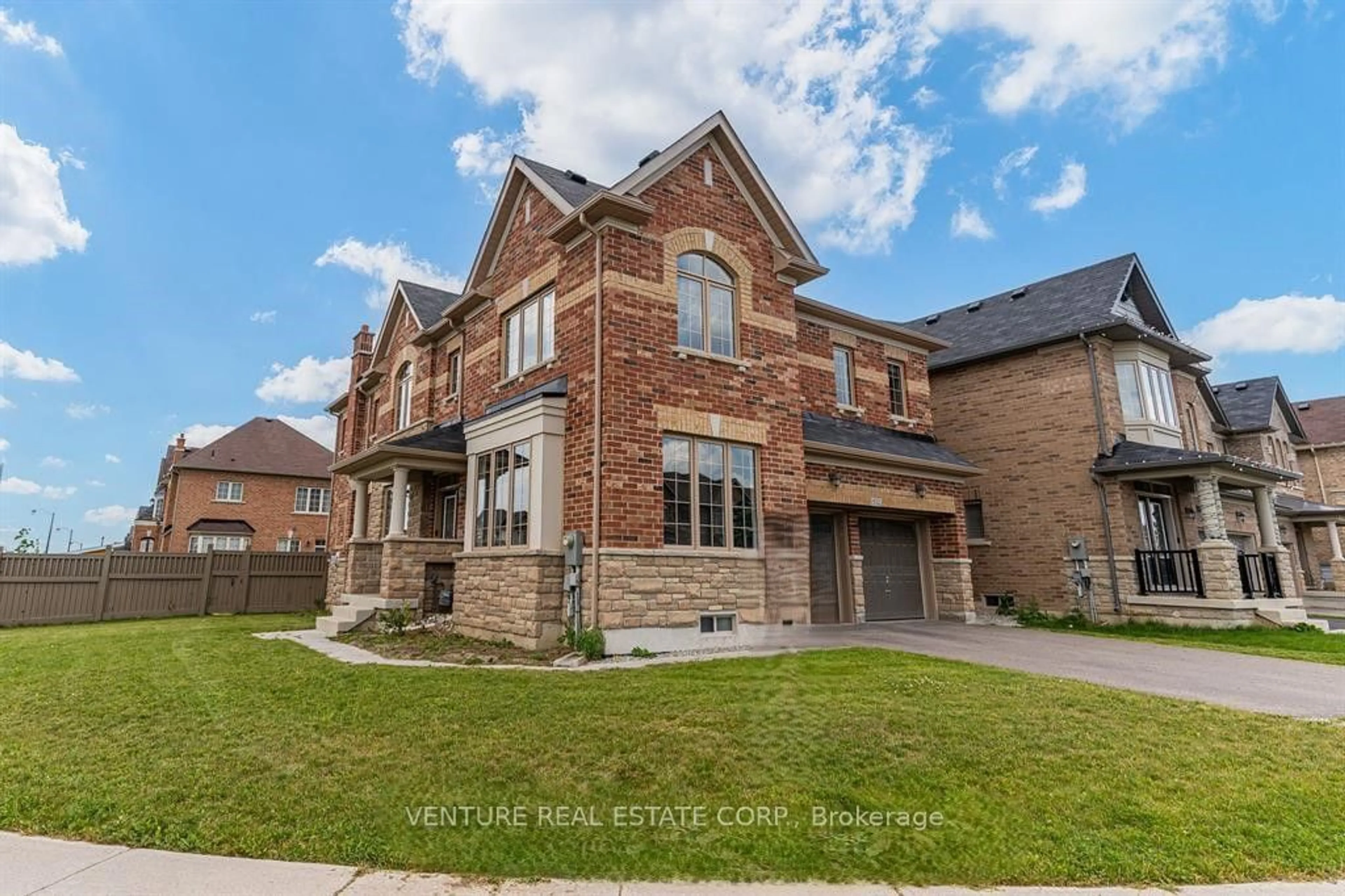 Home with brick exterior material, street for 532 Mactier Dr, Vaughan Ontario L4H 4T9