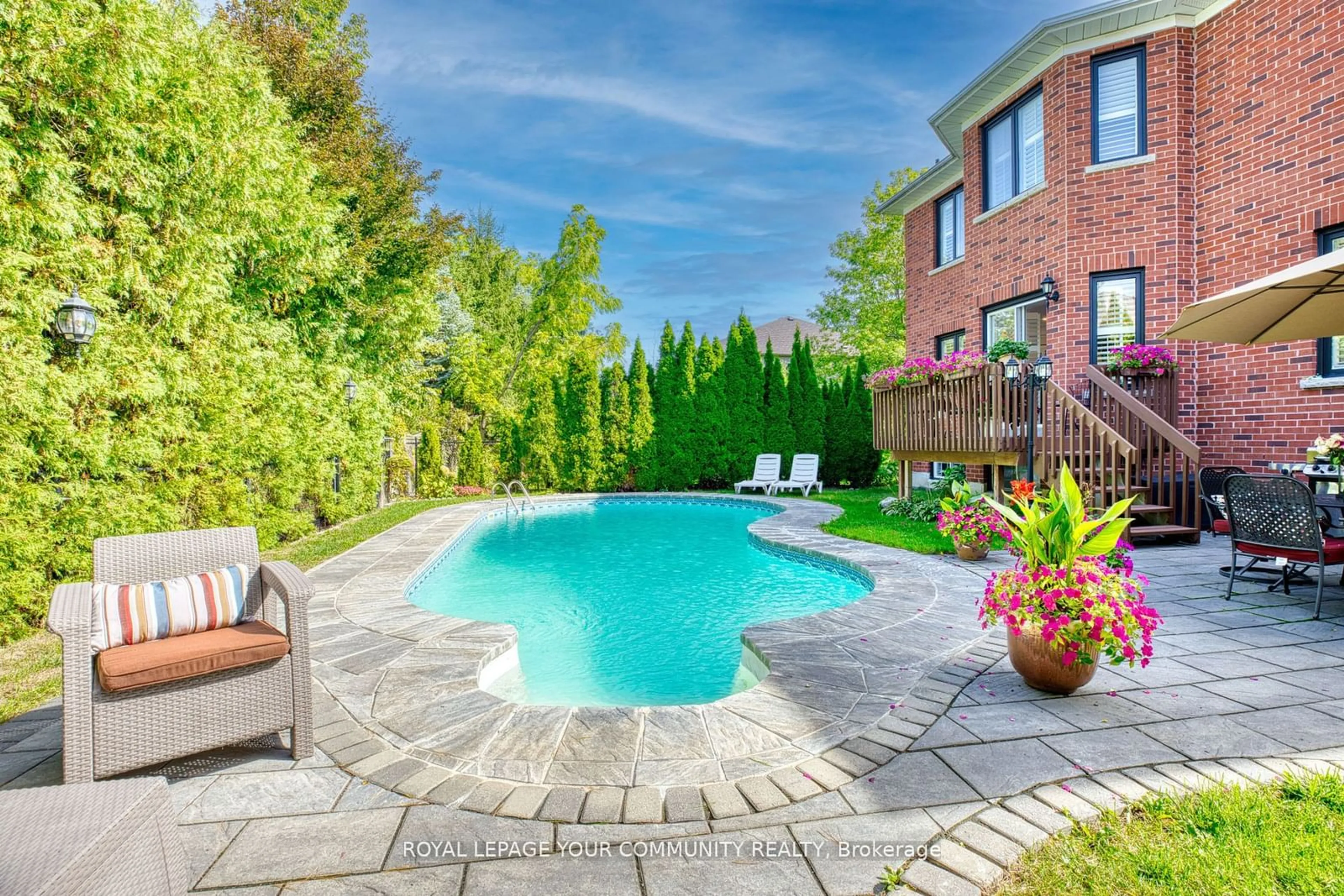 Pool for 130 Grey Alder Ave, Richmond Hill Ontario L4B 3P9