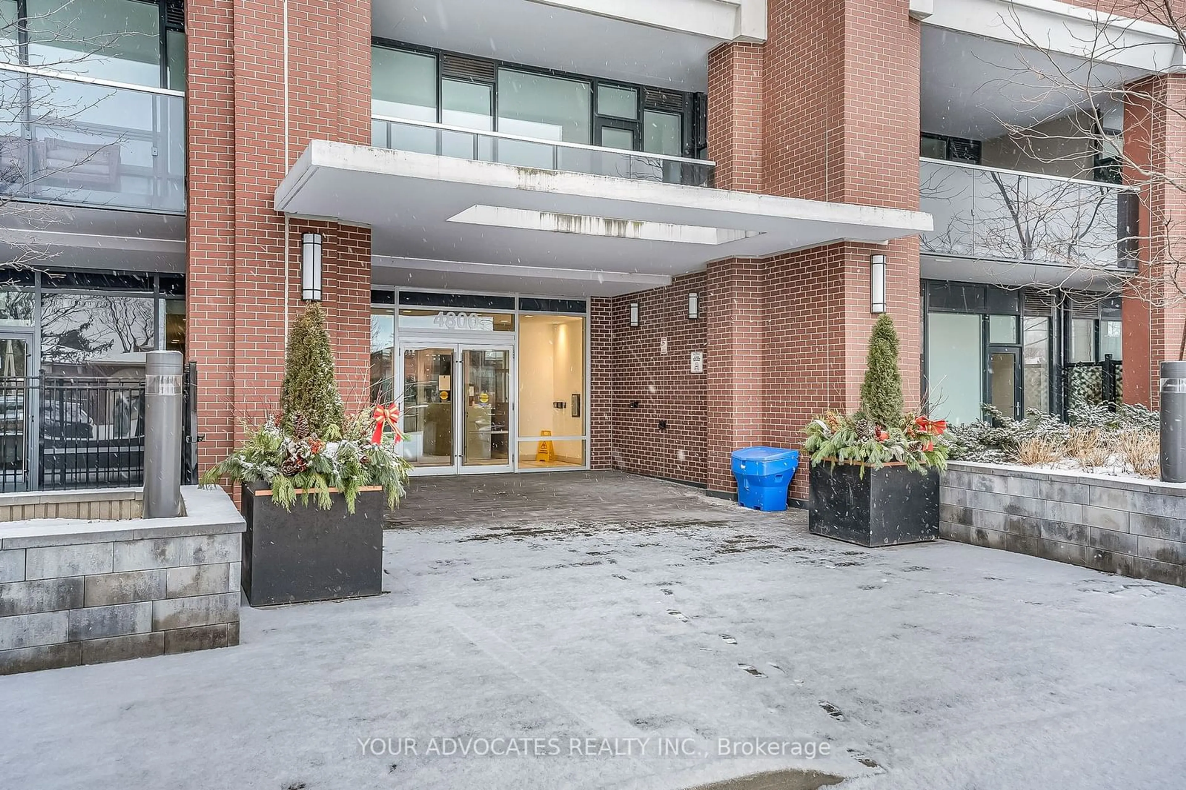 Indoor foyer for 4800 Highway 7 Ave #524, Vaughan Ontario L4L 1H8