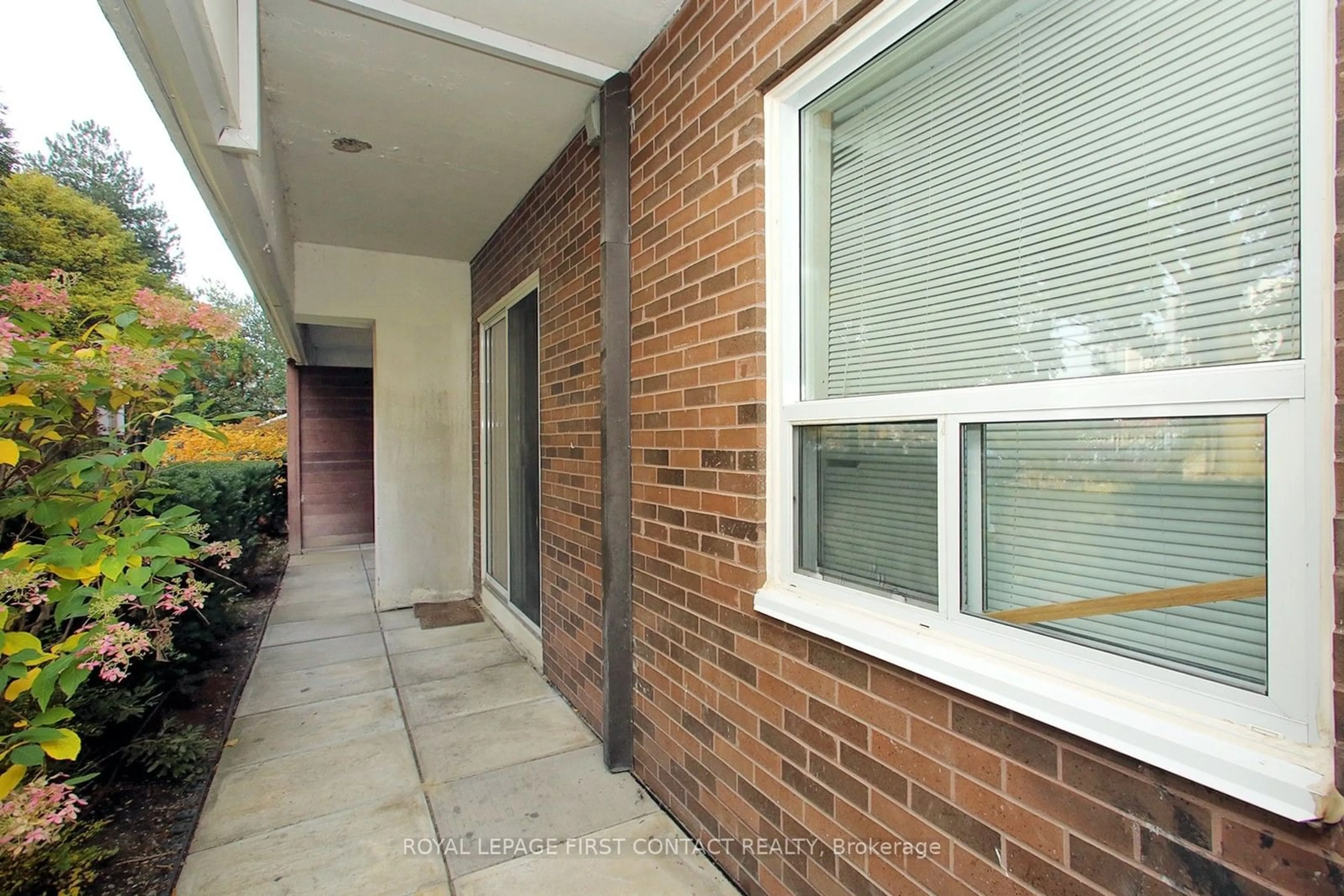 Home with brick exterior material, street for 1 Royal Orchard Blvd #102, Markham Ontario L3T 3C2