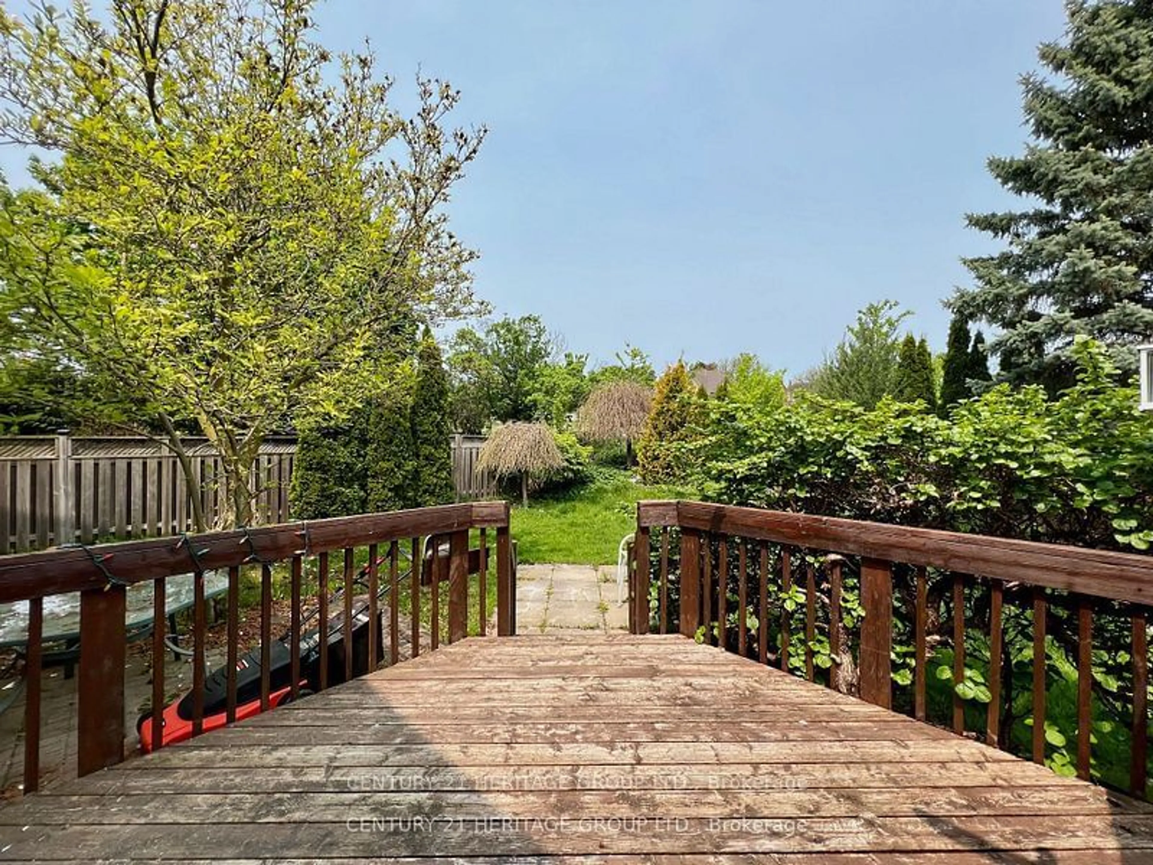 Patio, forest/trees view for 135 GLENWAY Circ, Newmarket Ontario L3Y 7S3