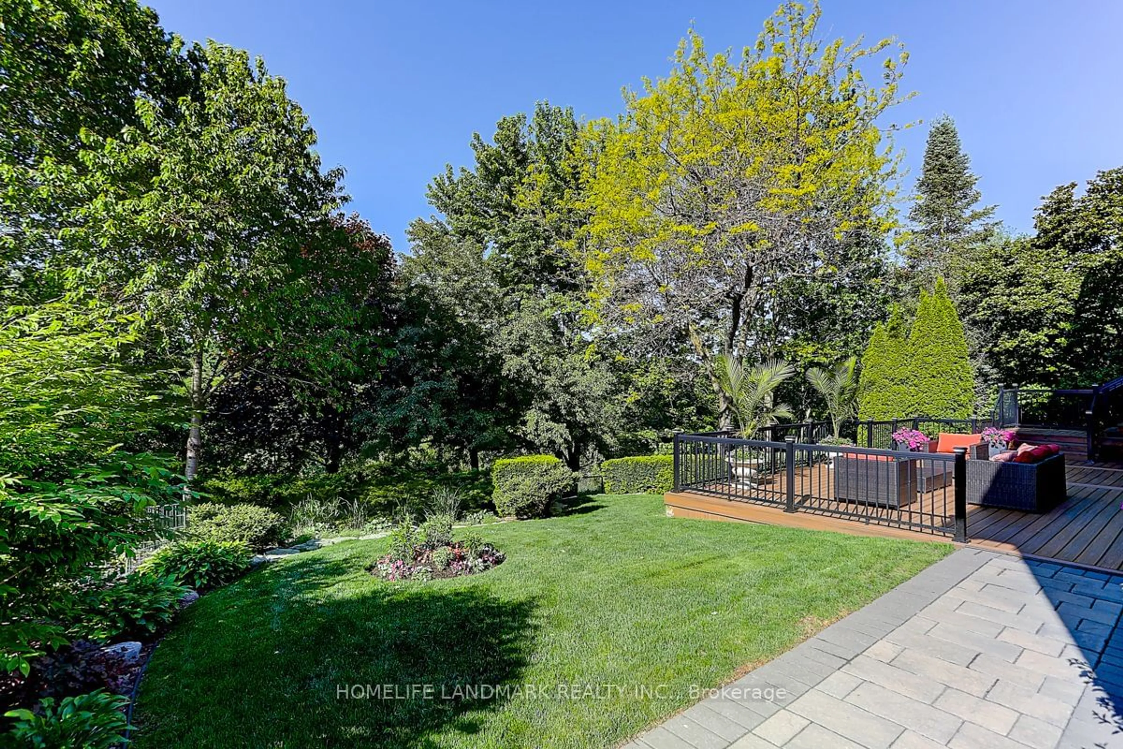 A pic from outside/outdoor area/front of a property/back of a property/a pic from drone, forest/trees view for 42 Monkman Crt, Aurora Ontario L4G 7J9